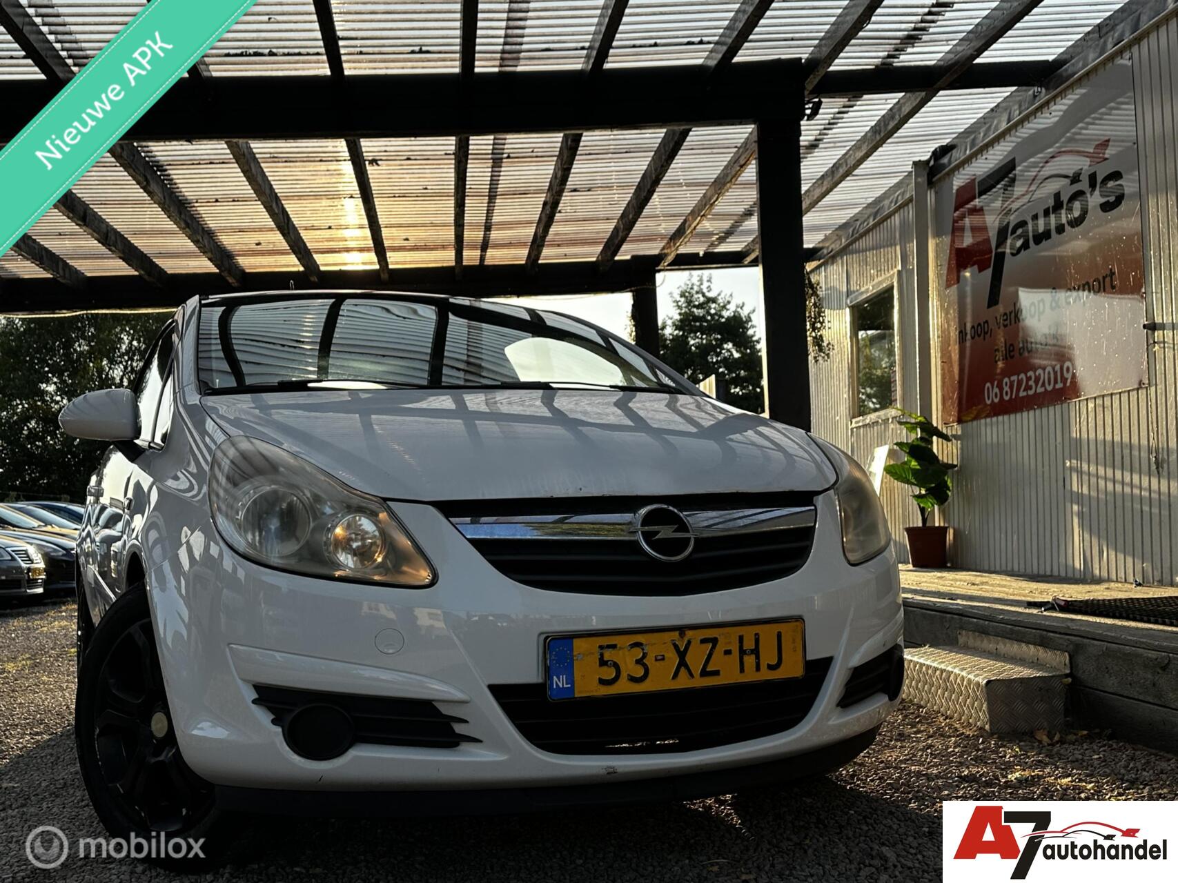 Opel Corsa 1.2-16V Essentia 2007 - voorkant