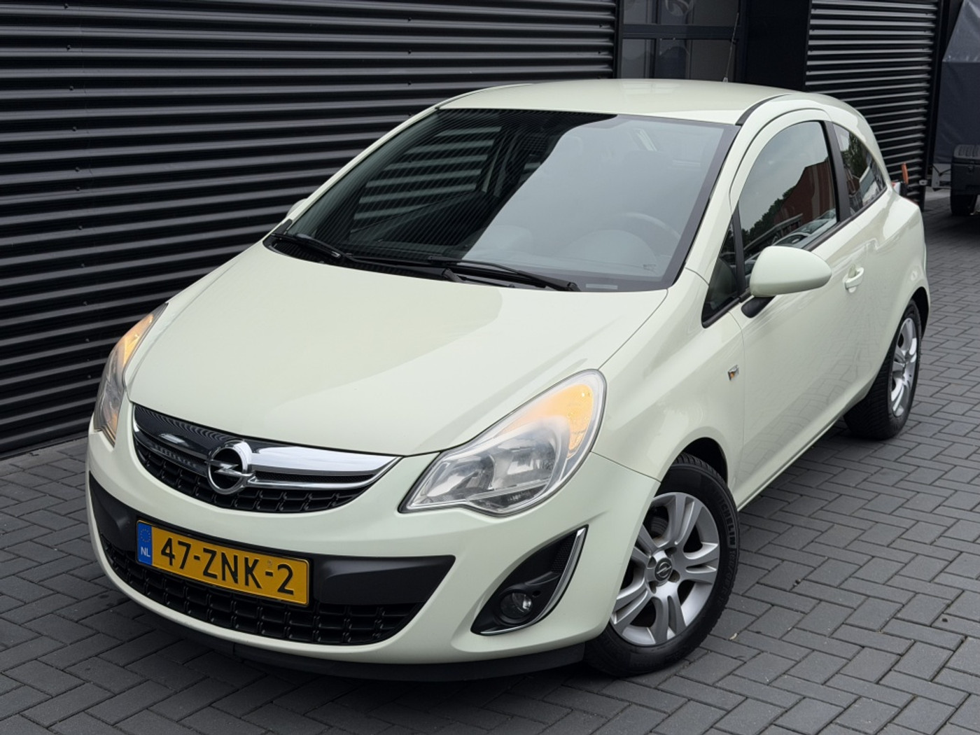 Opel Corsa 1.3 CDTi EcoFlex S/S Cosmo 2012 - voorkant