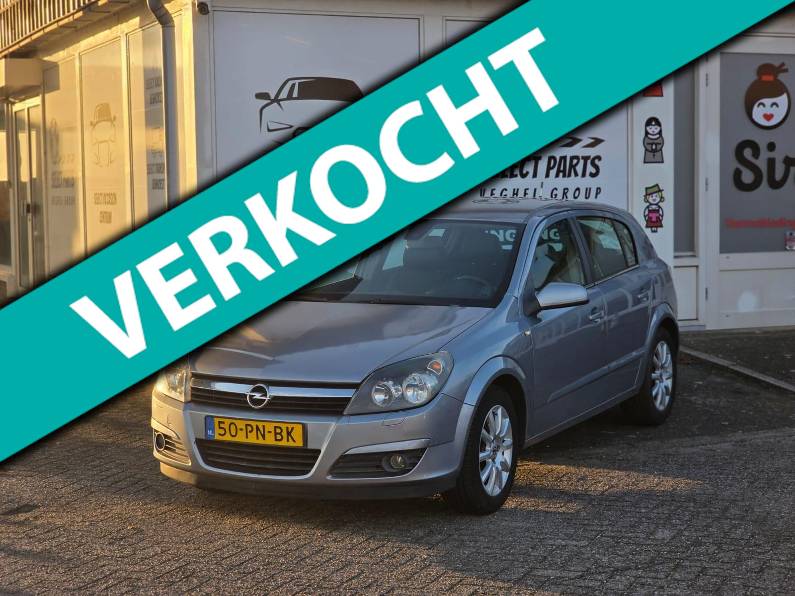 Opel Astra 1.6 Cosmo NIEUWE APK 2004 - voorkant