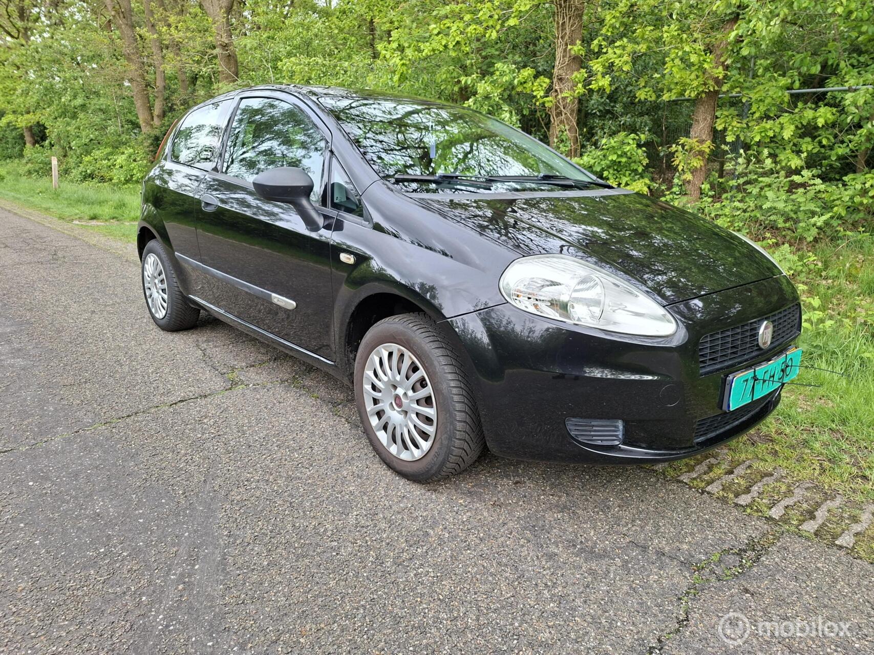 Fiat Fiat Punto 1.4  2011 VAN 1E EIGENAAR NIEUWE APK MOOIE 2011 - voorkant
