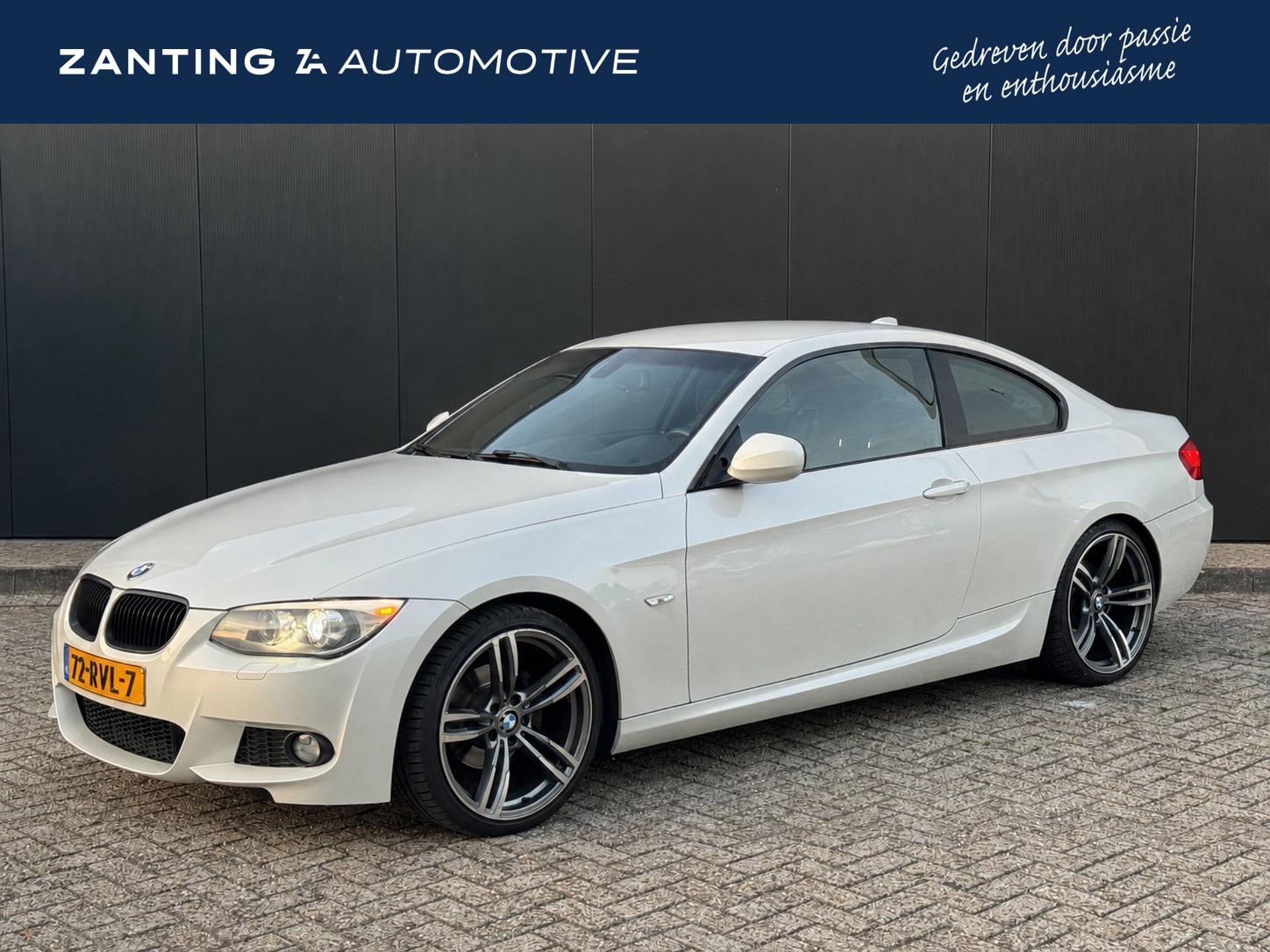 BMW 320i 320i M-Sport pakket | Orig. NL | Xenon | Sportstoelen | Navi |Netjes Onderhouden! | Recent Onderhoudsbeurt gehad 2011 - voorkant