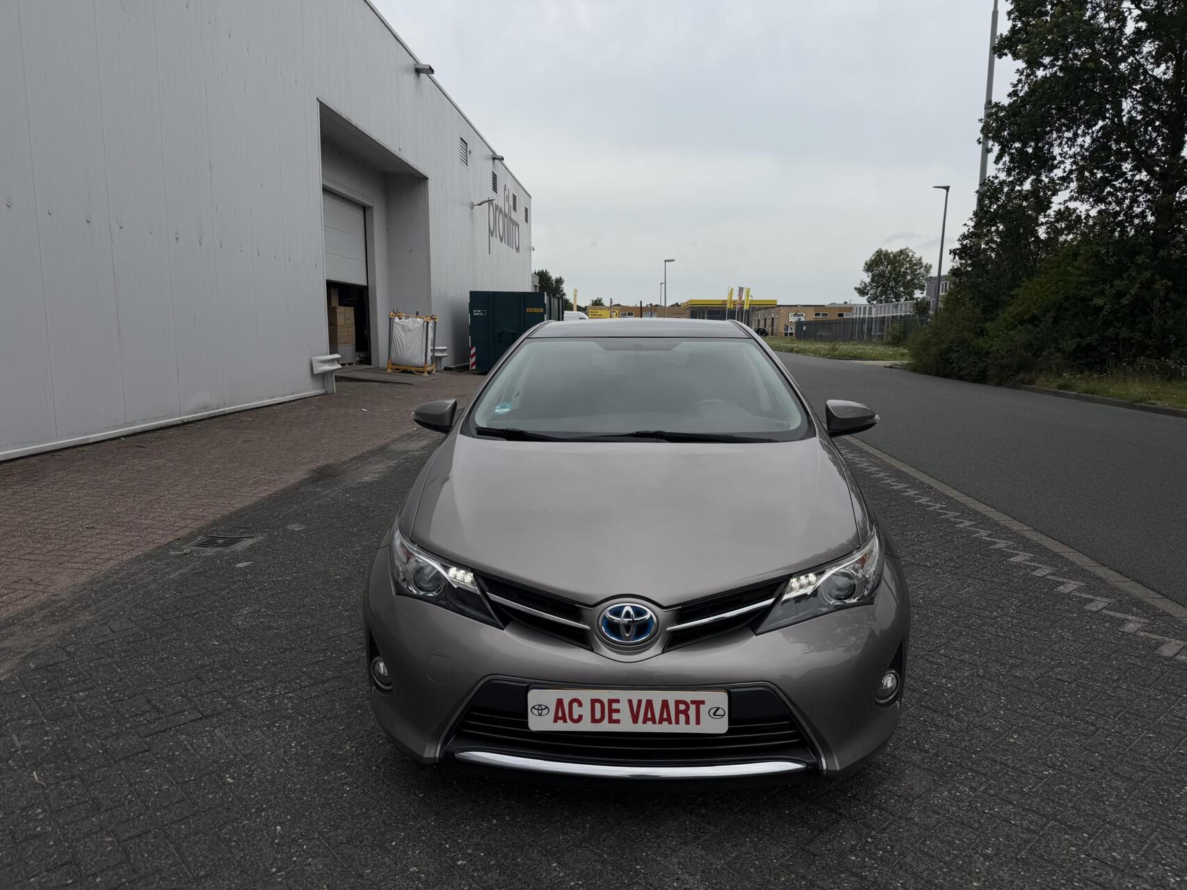 Toyota Toyota Auris 1.8 Hybrid Lease - NAVI/PANODAK/CAMERA/NAP 2013 - voorkant
