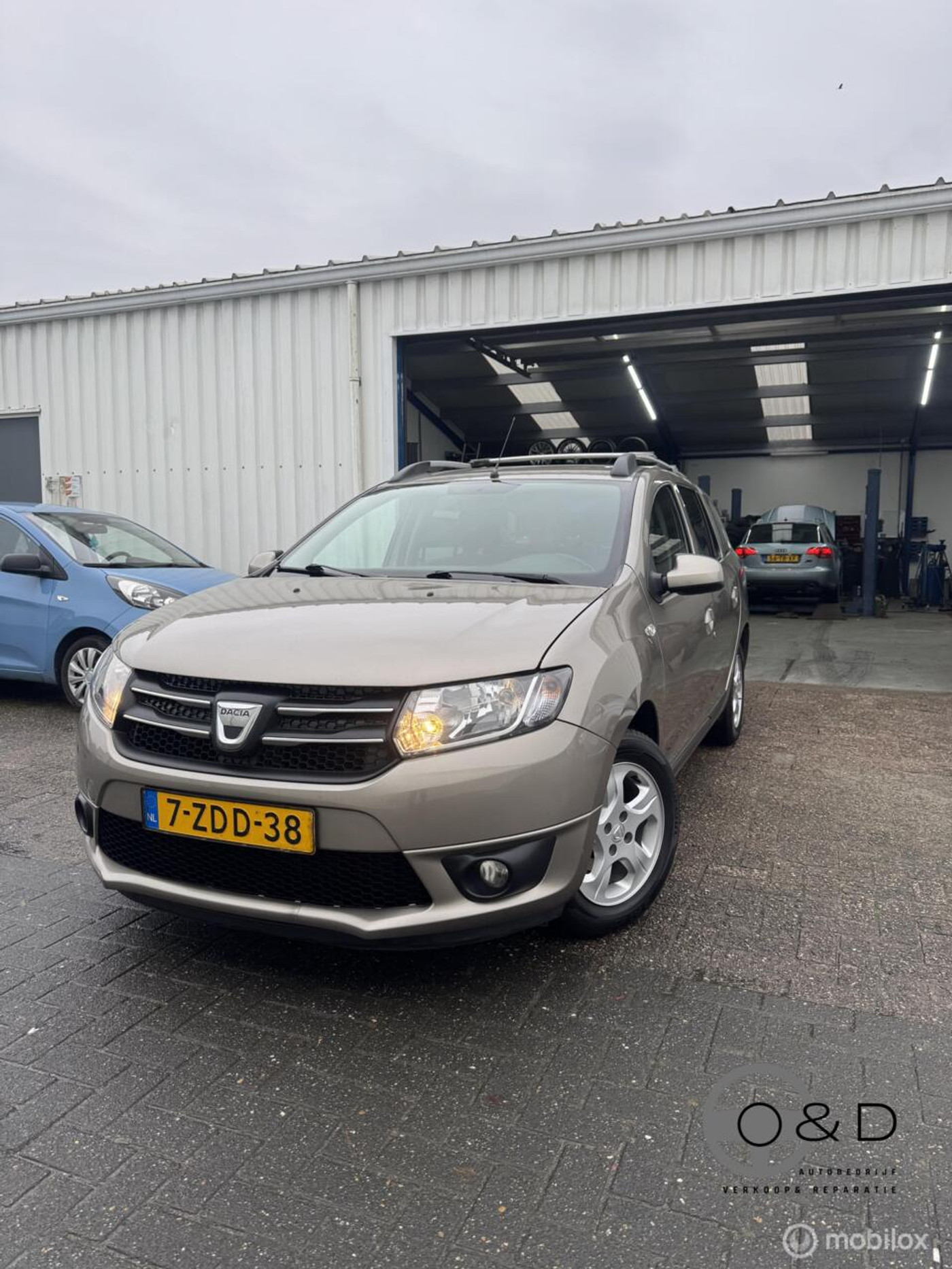 Dacia Logan 0.9 TCe Ambiance | Navi | Carplay | 2e Eig. 2014 - voorkant