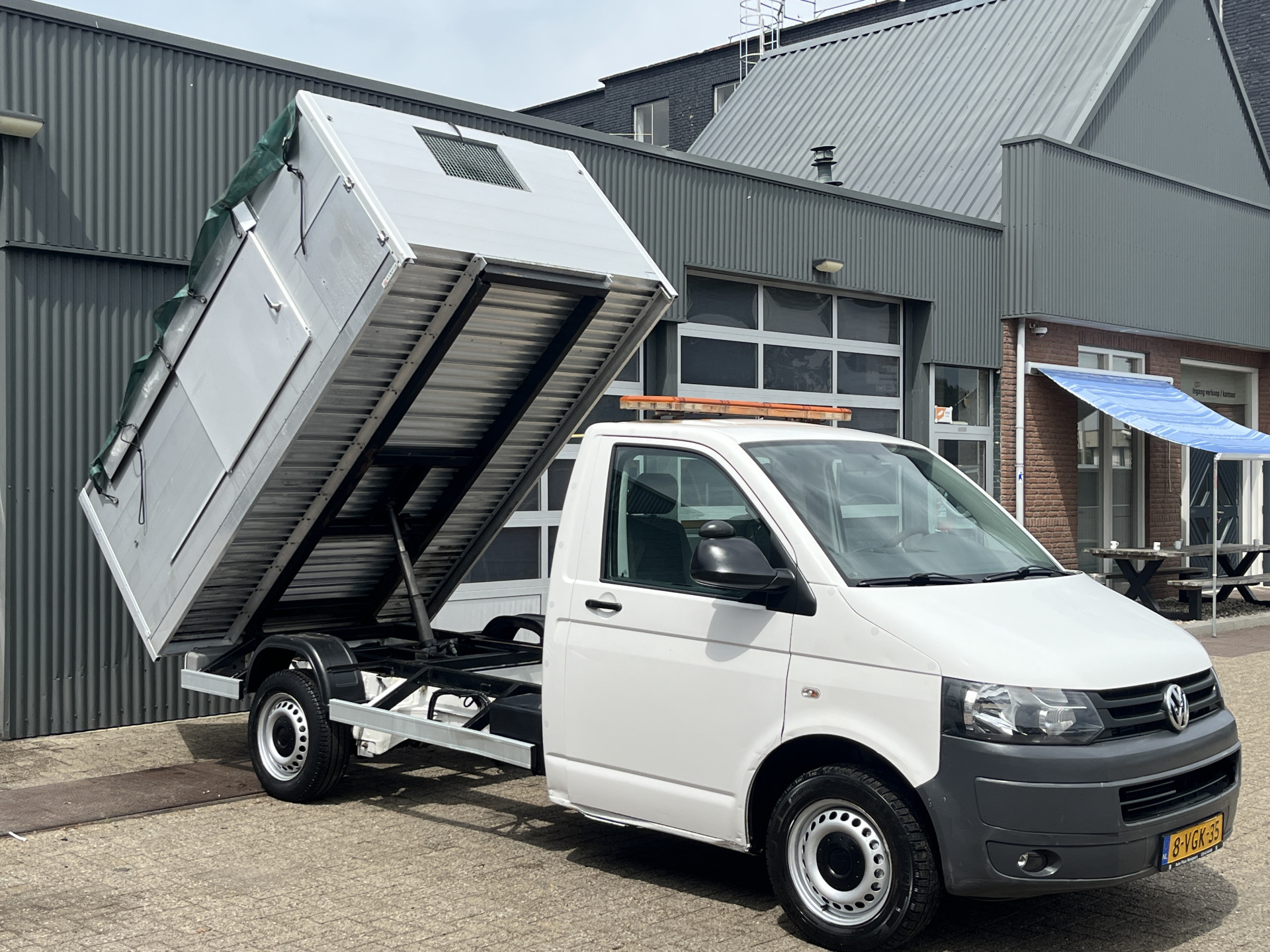 Volkswagen Transporter 2.0 TDI L2H1 2010 - voorkant