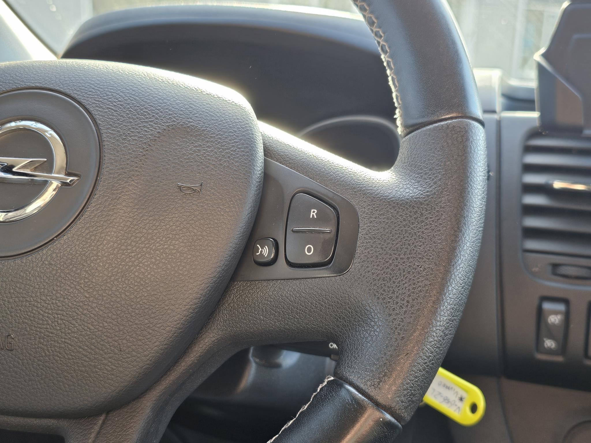 Foto van Opel Vivaro-b