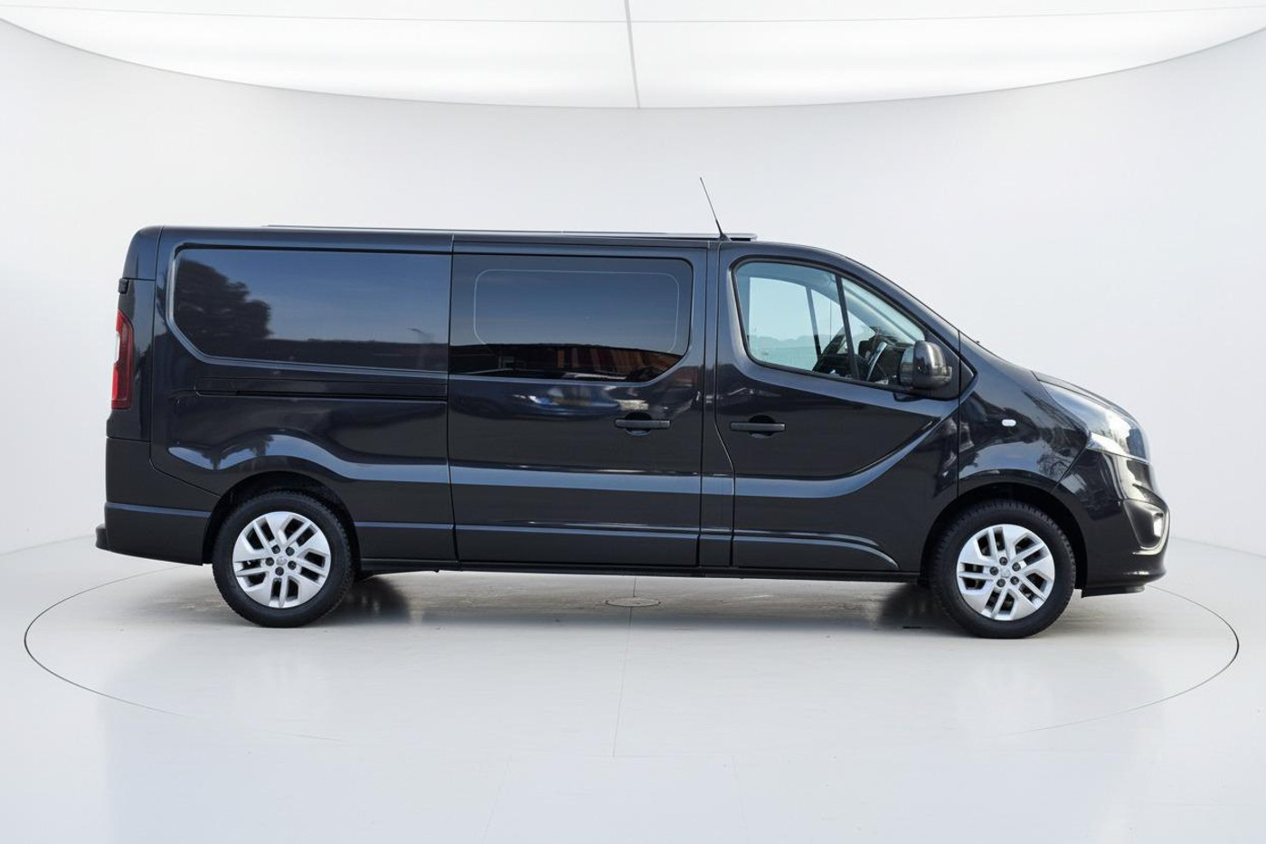 Foto van Opel Vivaro-b