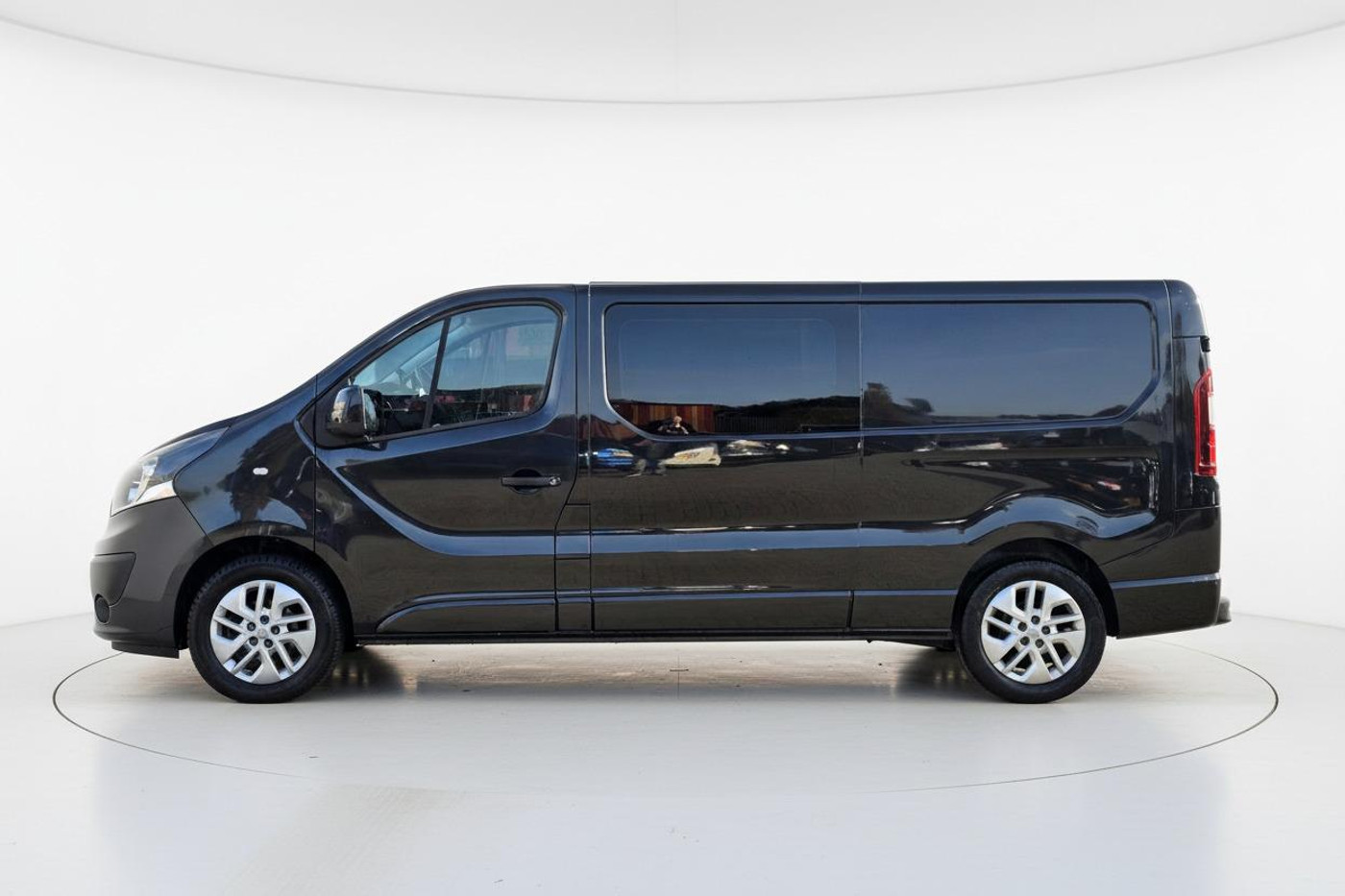 Foto van Opel Vivaro-b