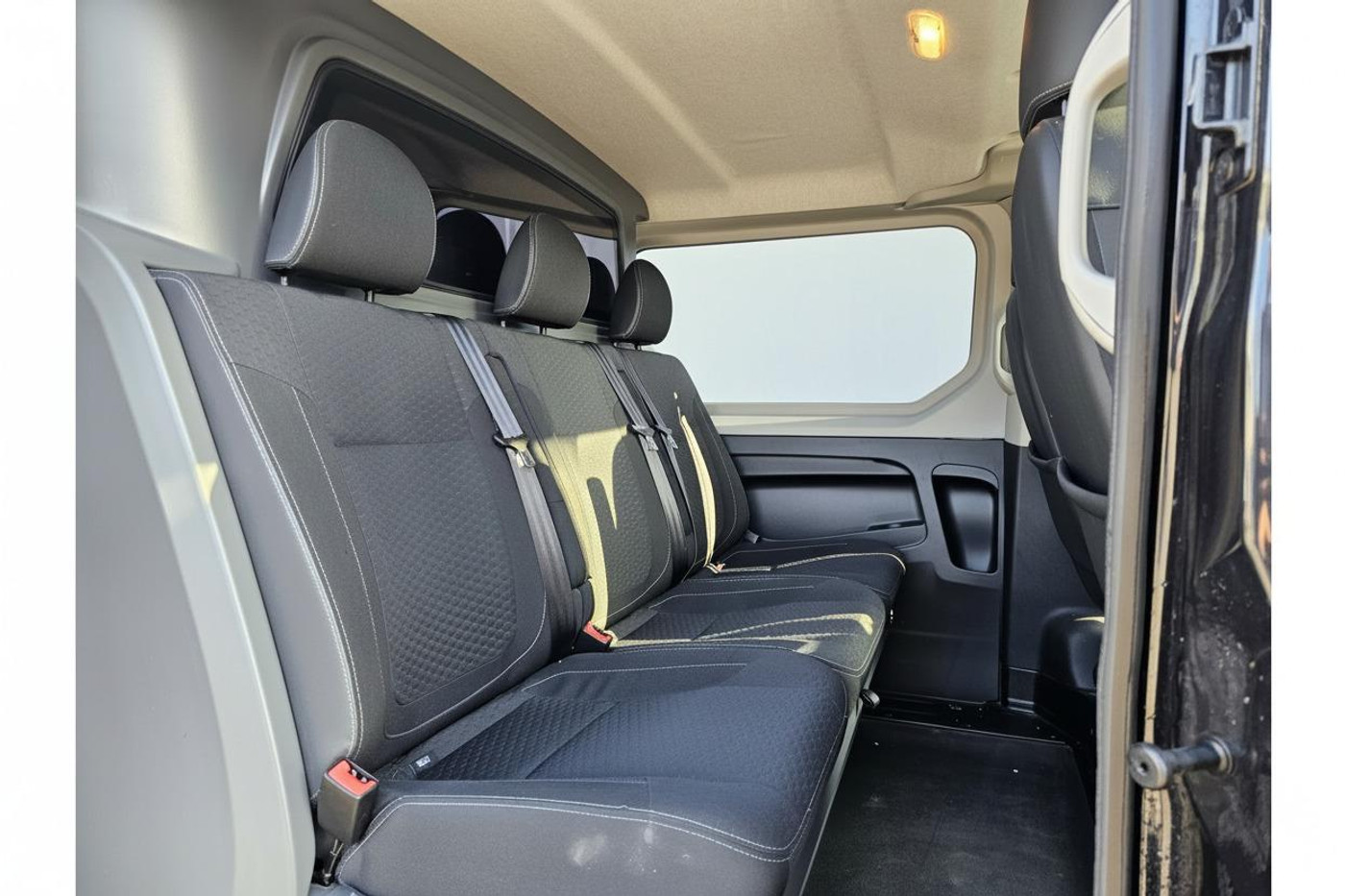 Foto van Opel Vivaro-b