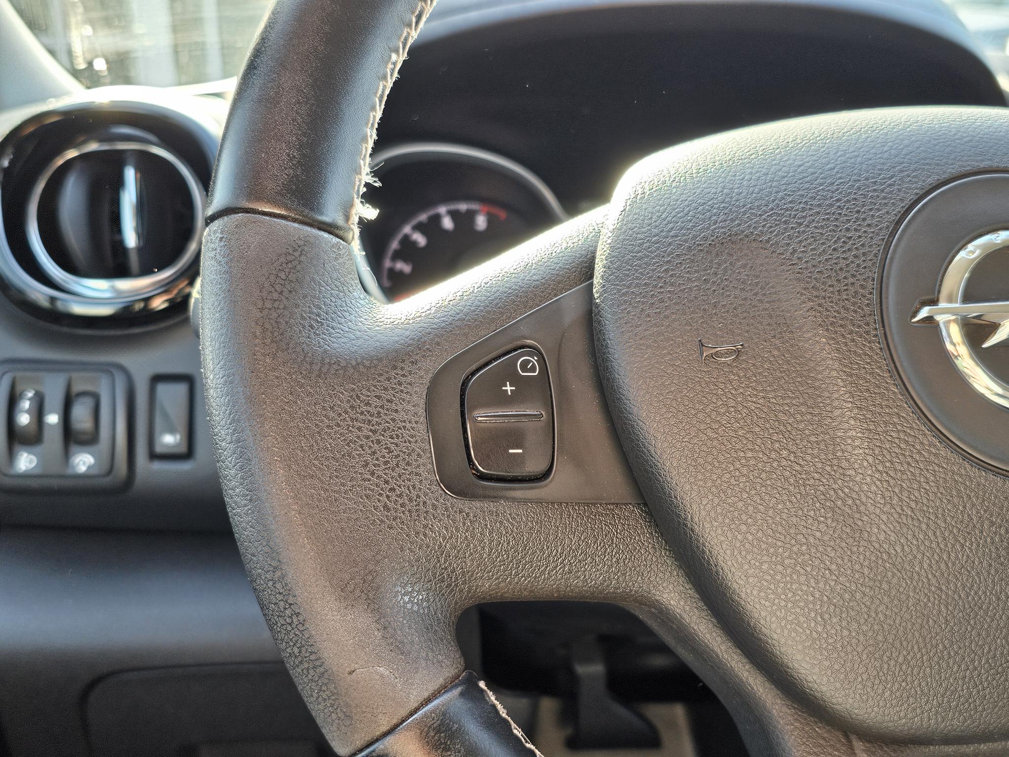 Foto van Opel Vivaro-b
