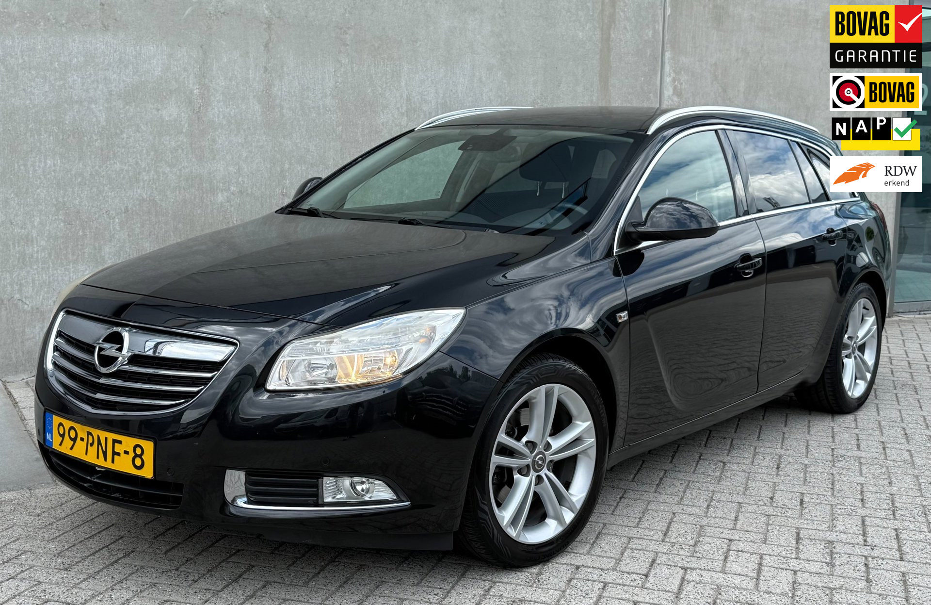 Opel Insignia Sports Tourer SW 1.6 T Sport 2011 Zwart APK|NAP 2011 - voorkant