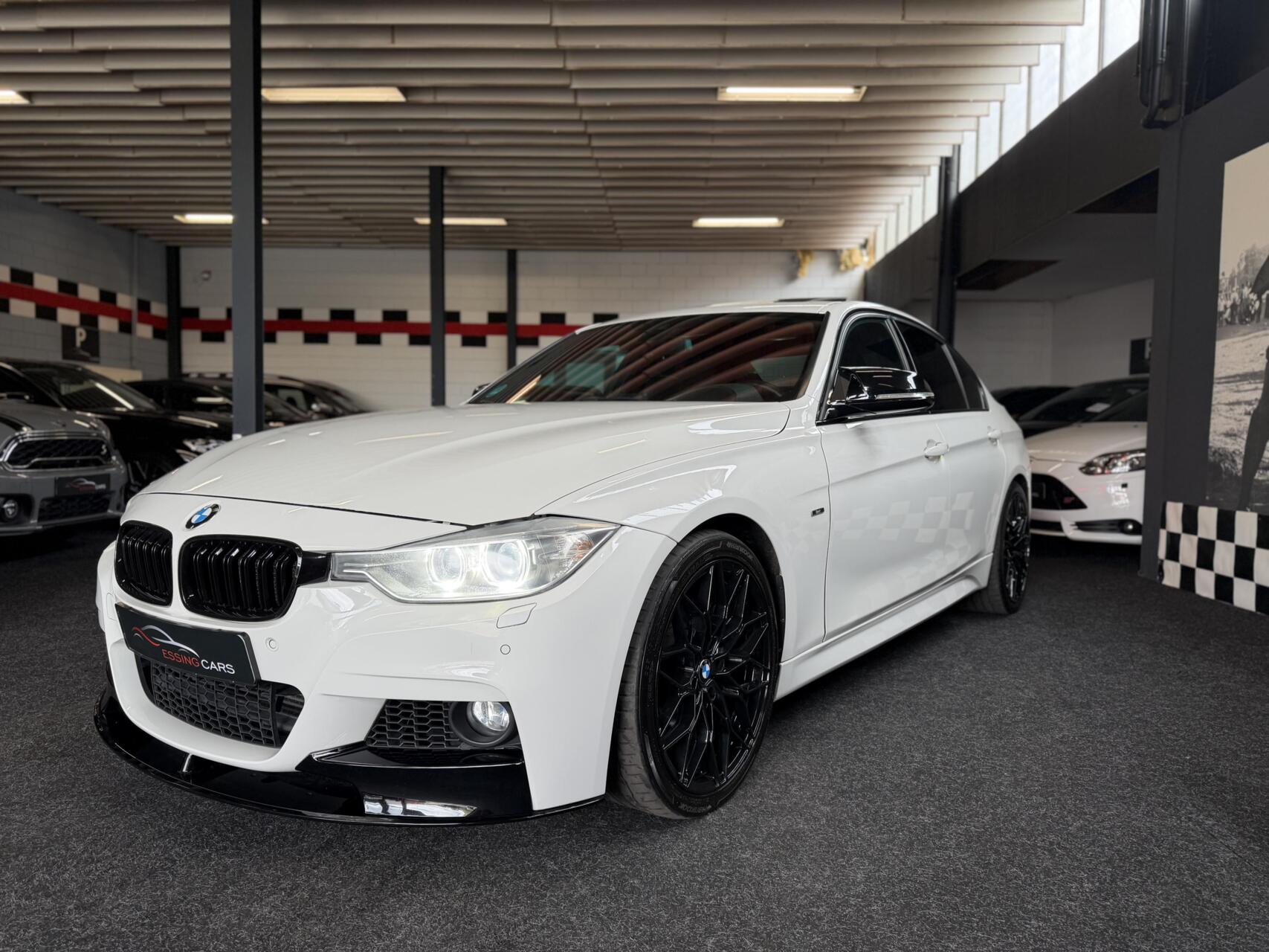 BMW 335i xDrive 335i xDrive Upgrade Edition Akra 360pk pano 2012 - voorkant