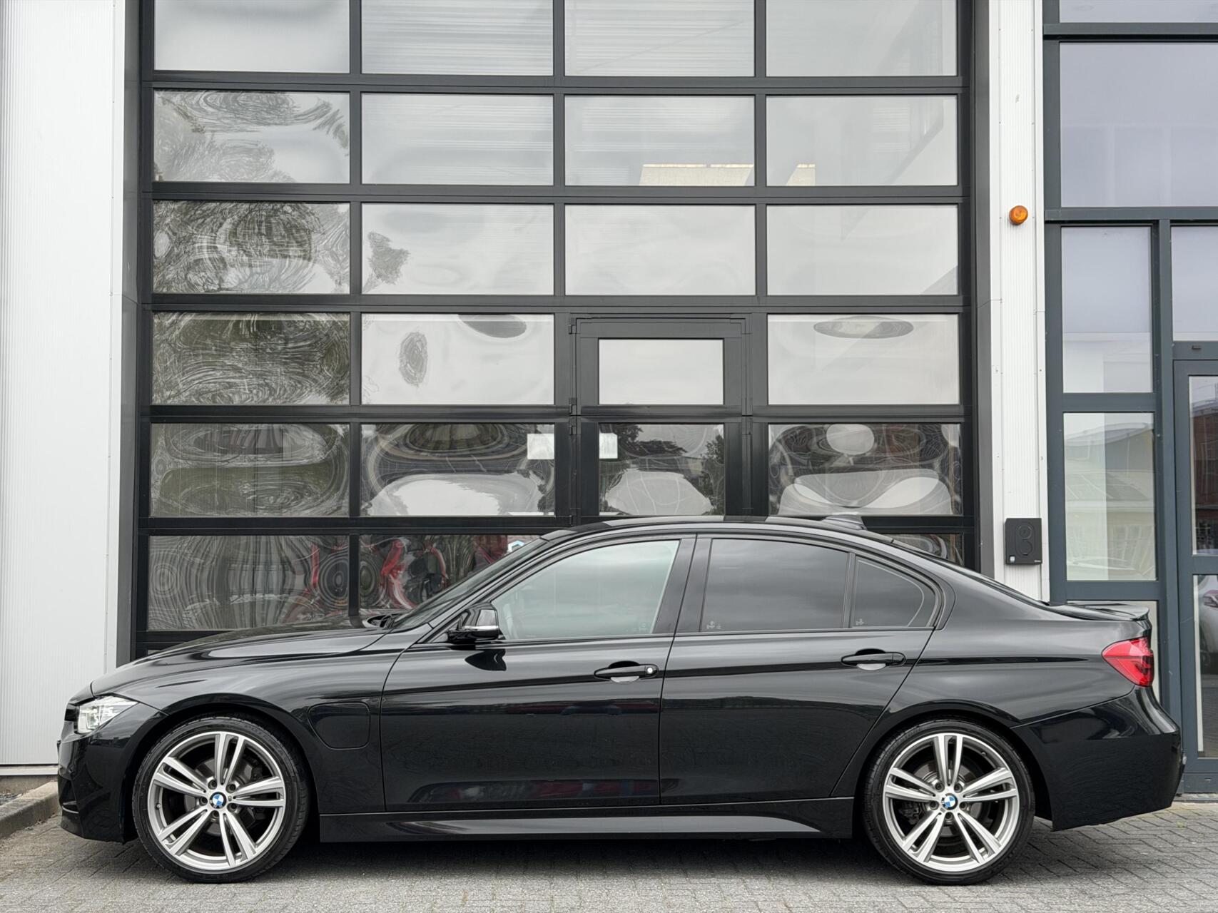 Foto van BMW 330e