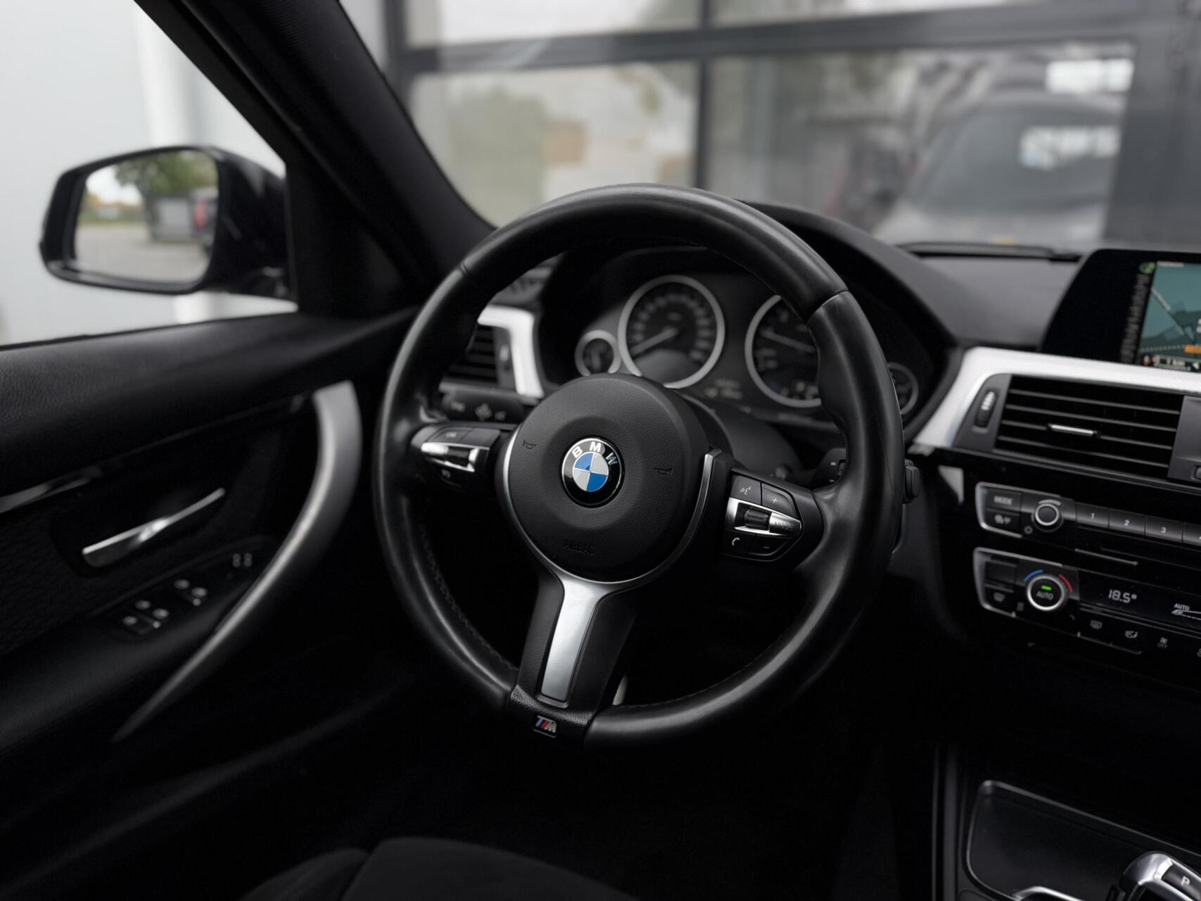 Foto van BMW 330e