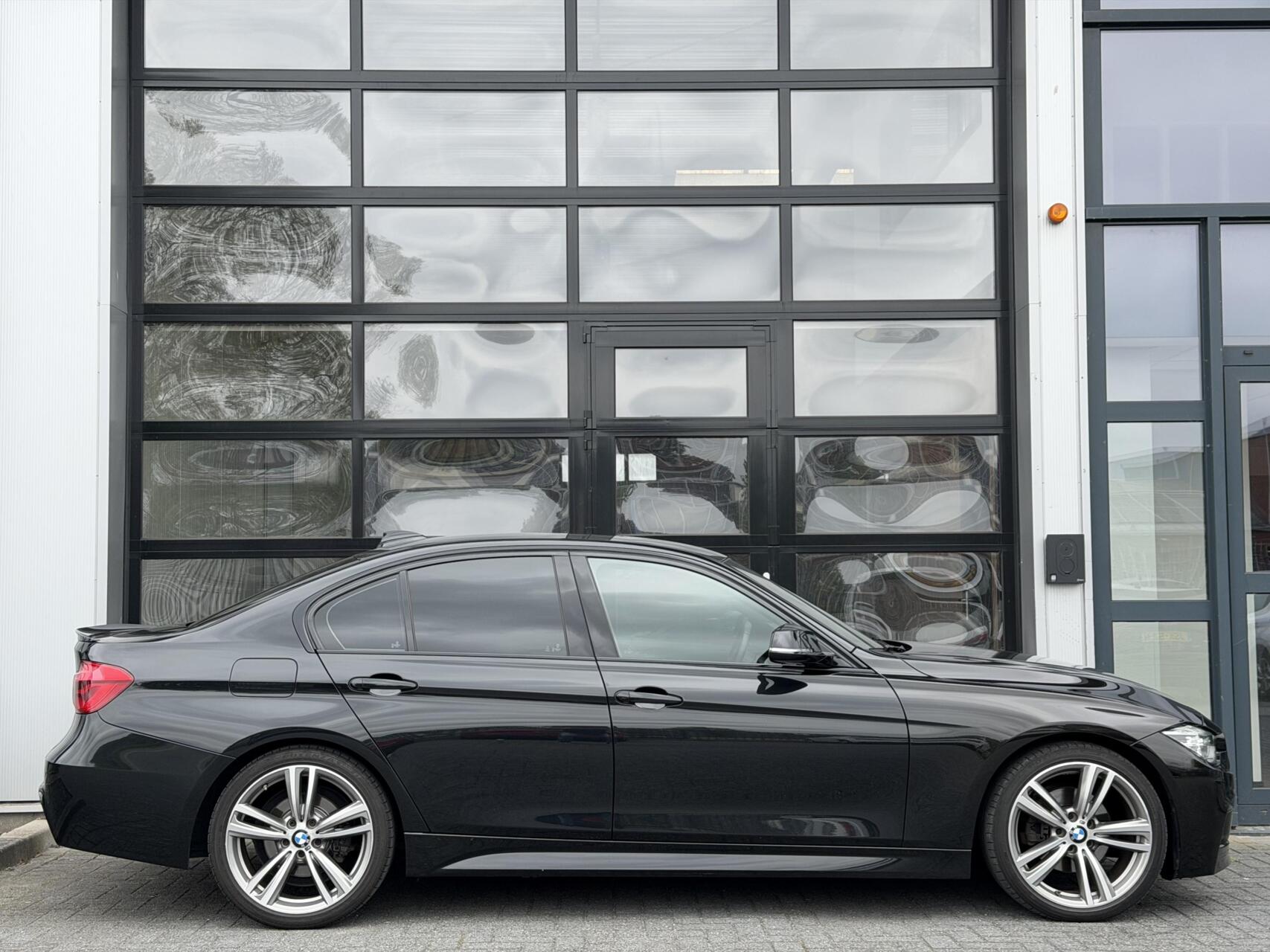 Foto van BMW 330e