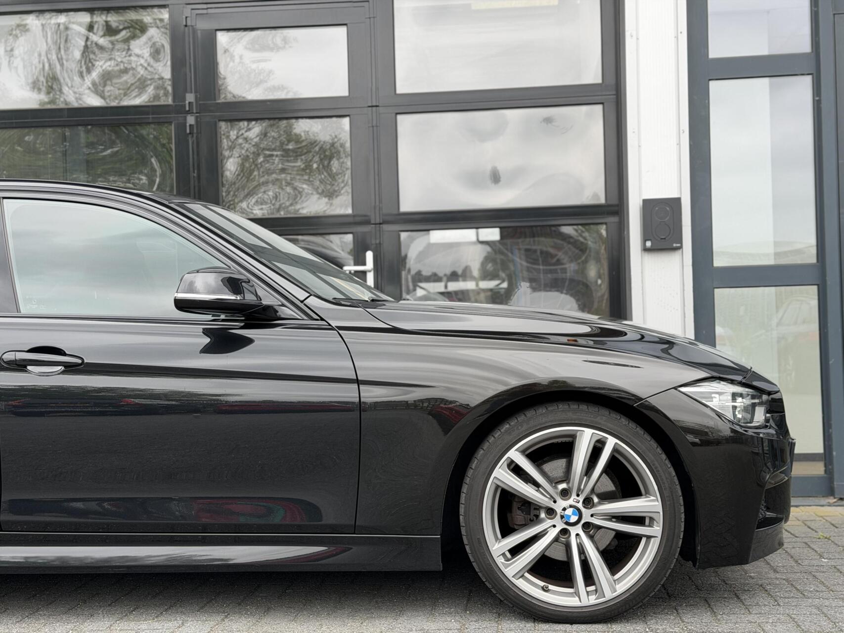 Foto van BMW 330e