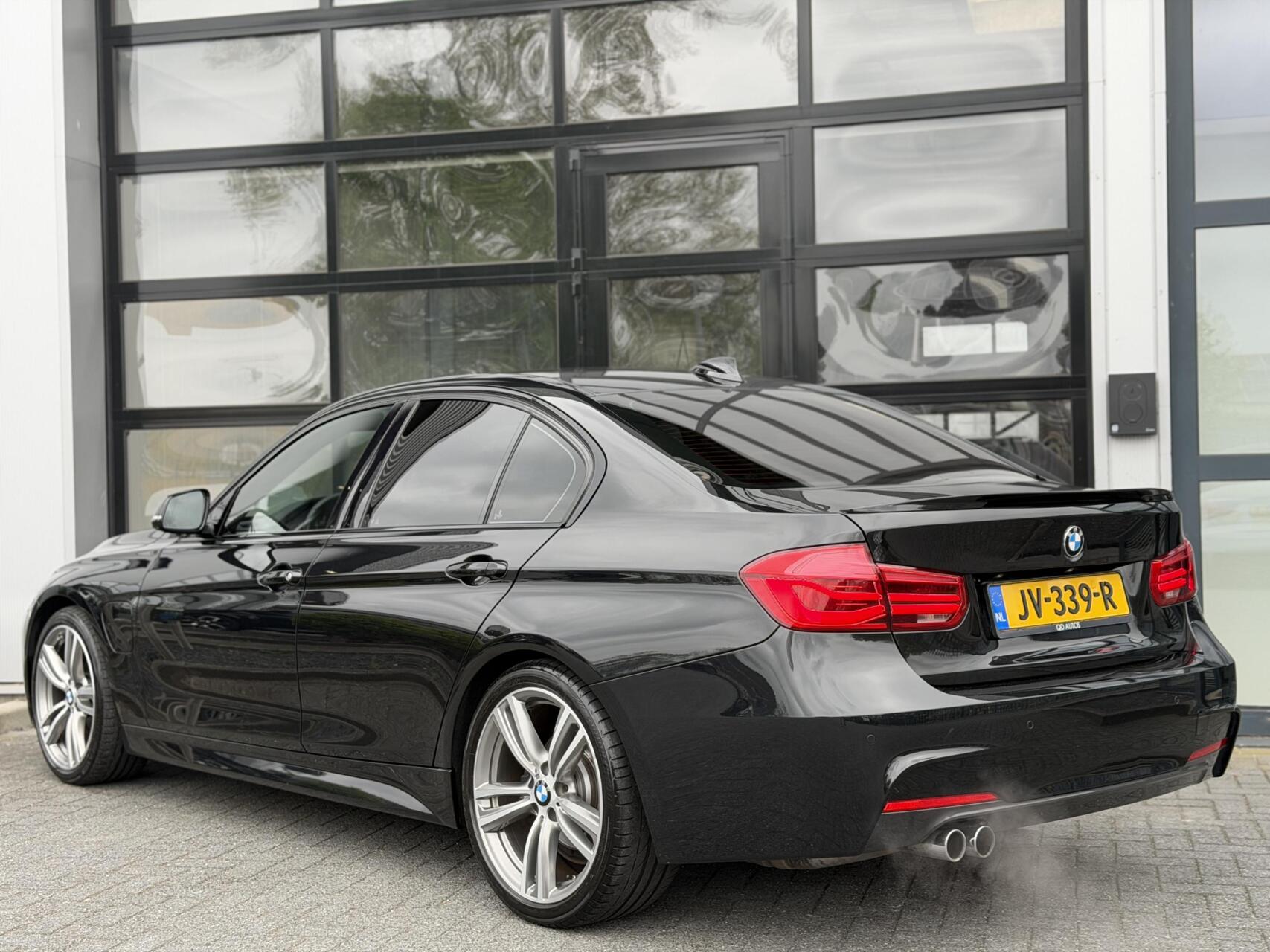 Foto van BMW 330e