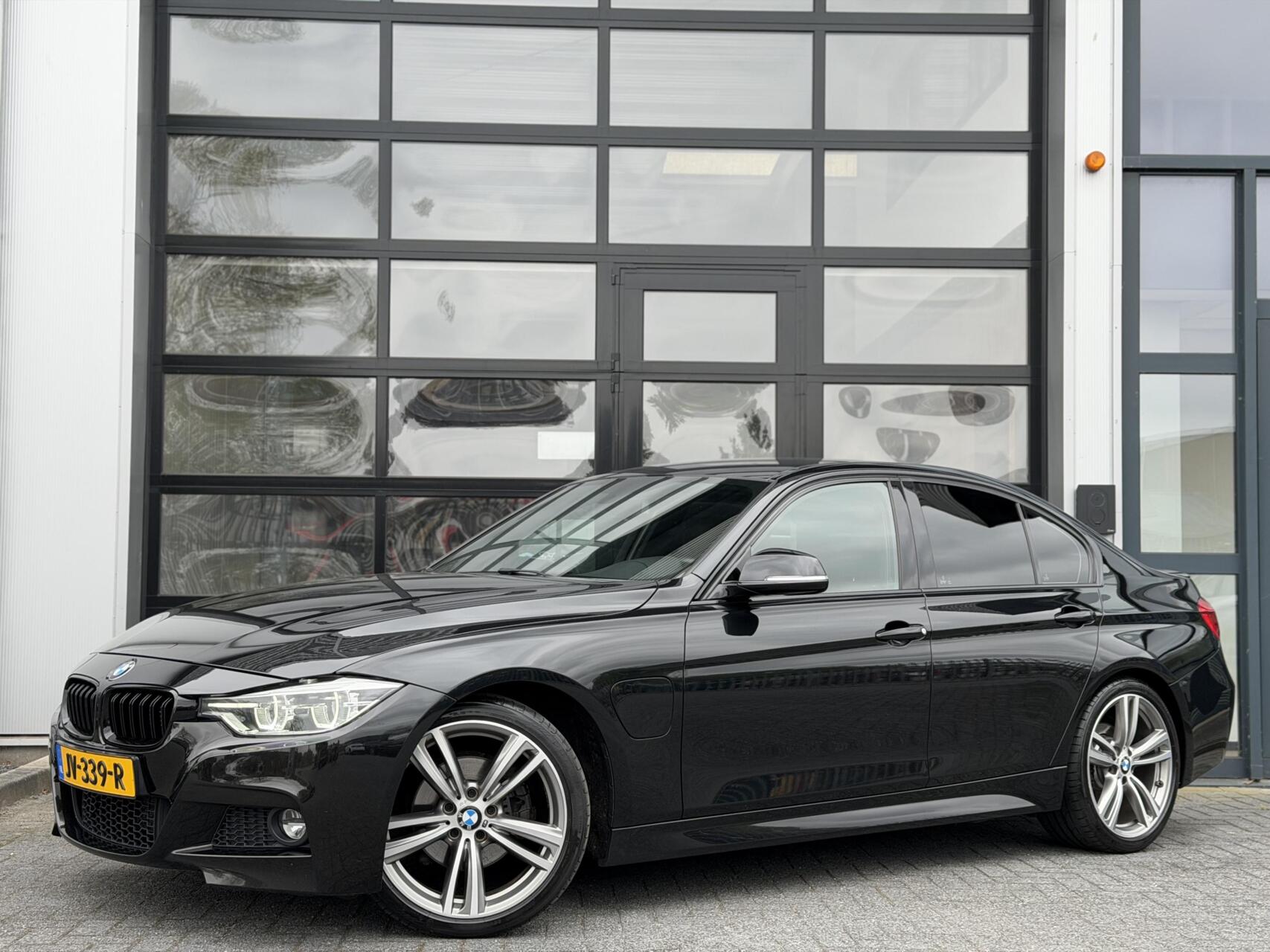 BMW 330e 330e High Exc AUT / M-Sport / LED / Cruise / NAV 2016 - voorkant