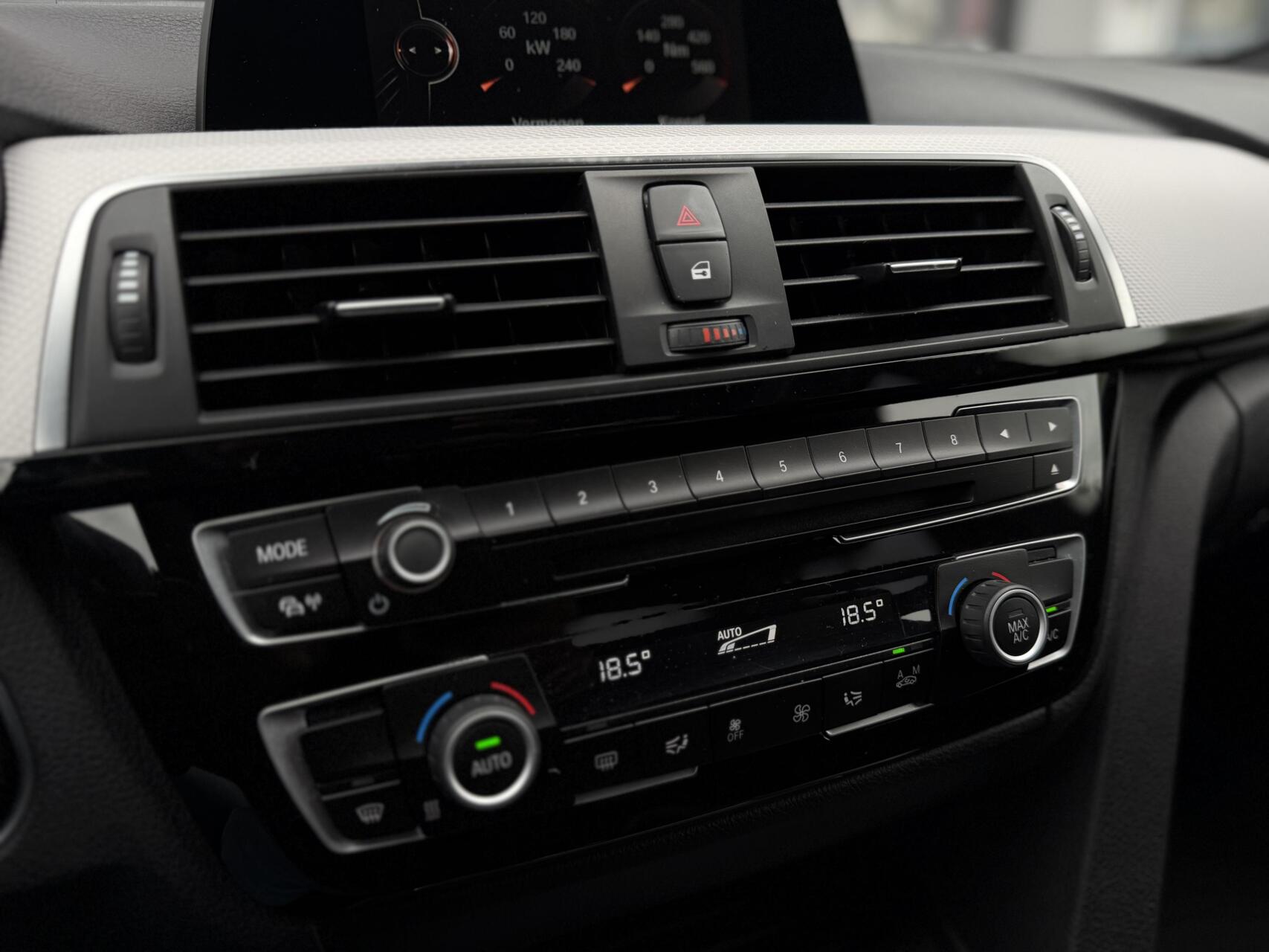 Foto van BMW 330e