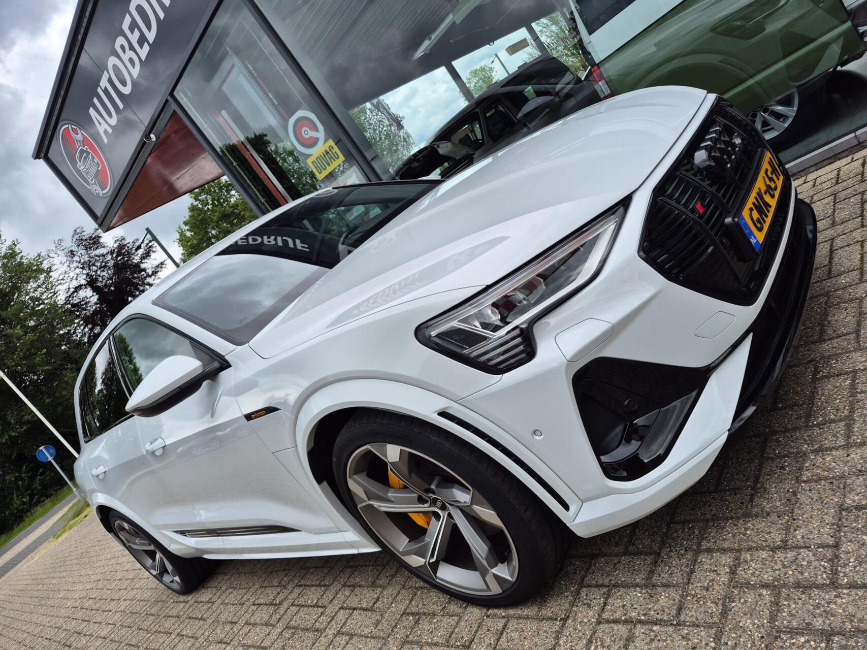 Foto van Audi E-tron S