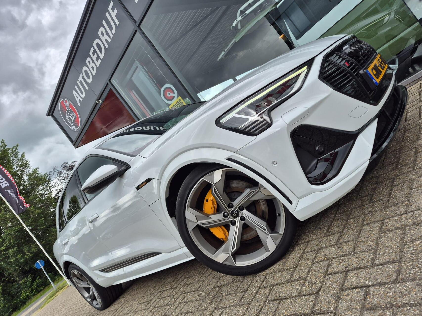 Foto van Audi E-tron S