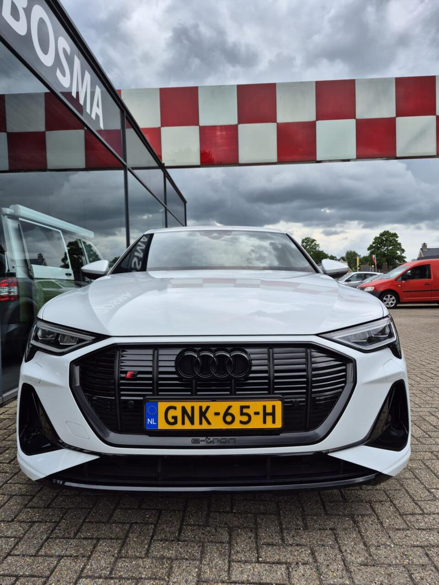 Foto van Audi E-tron S