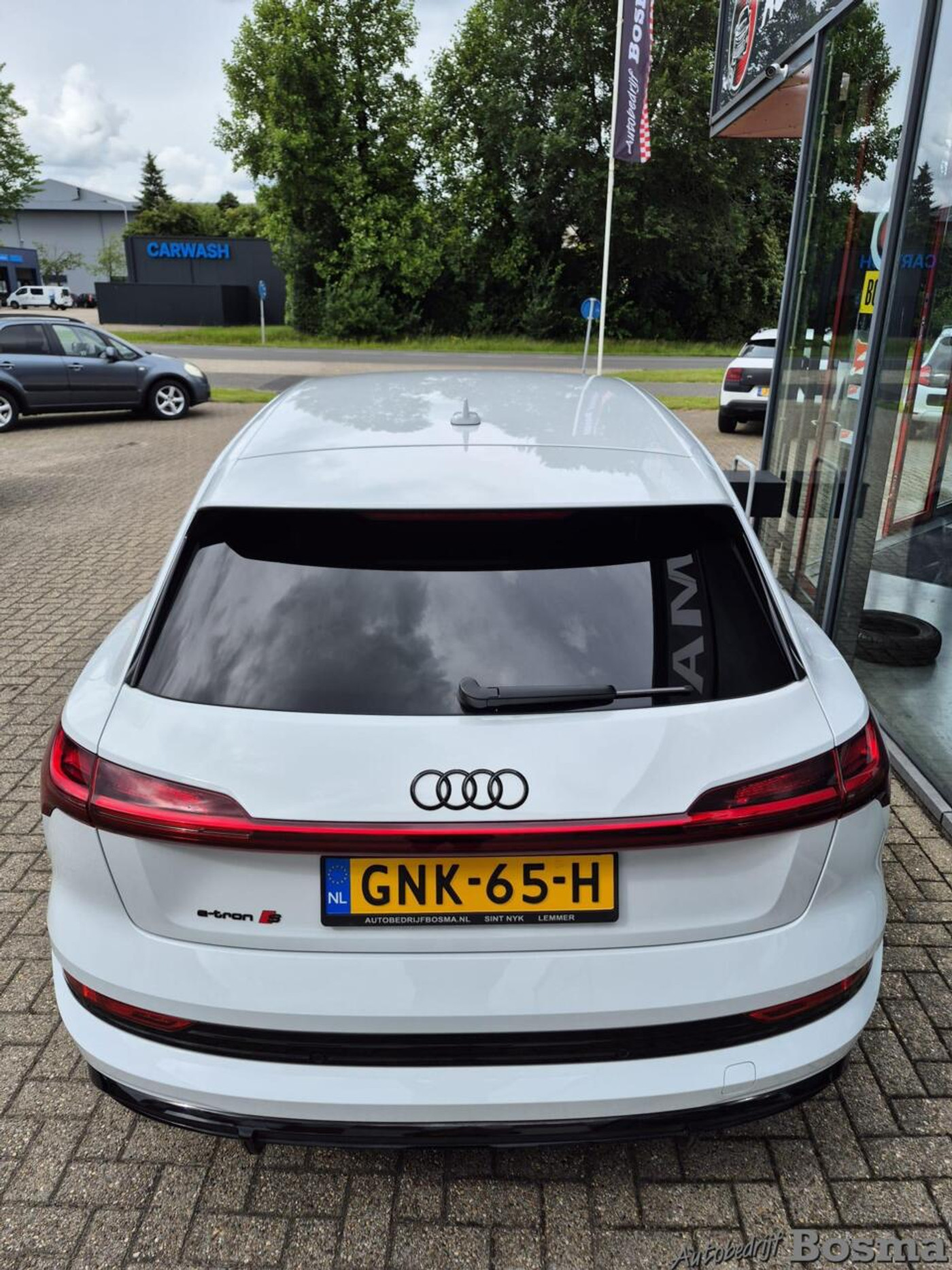 Foto van Audi E-tron S