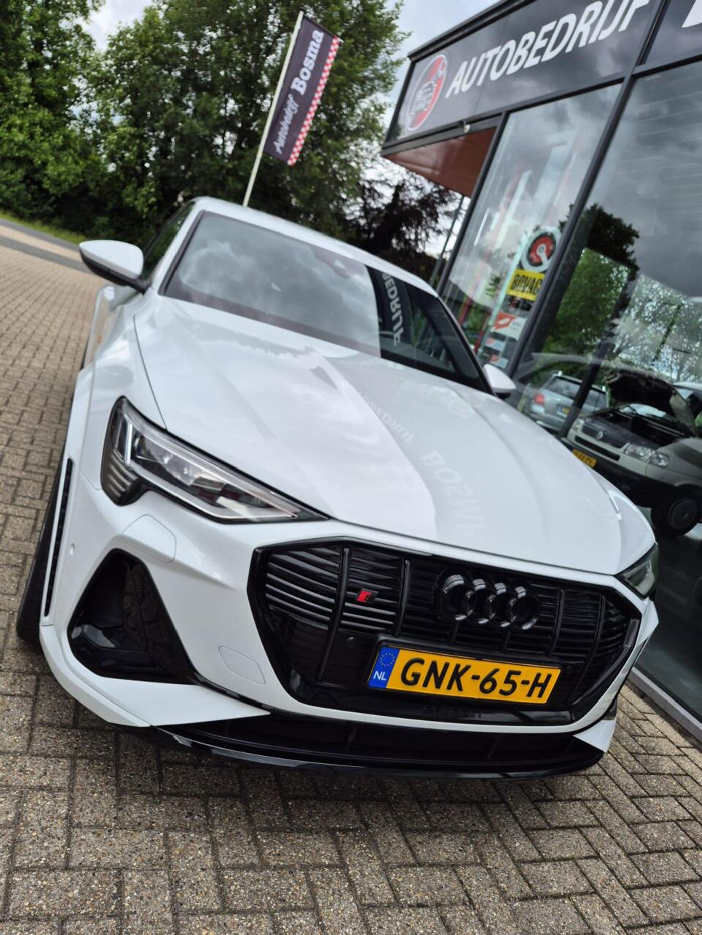 Foto van Audi E-tron S