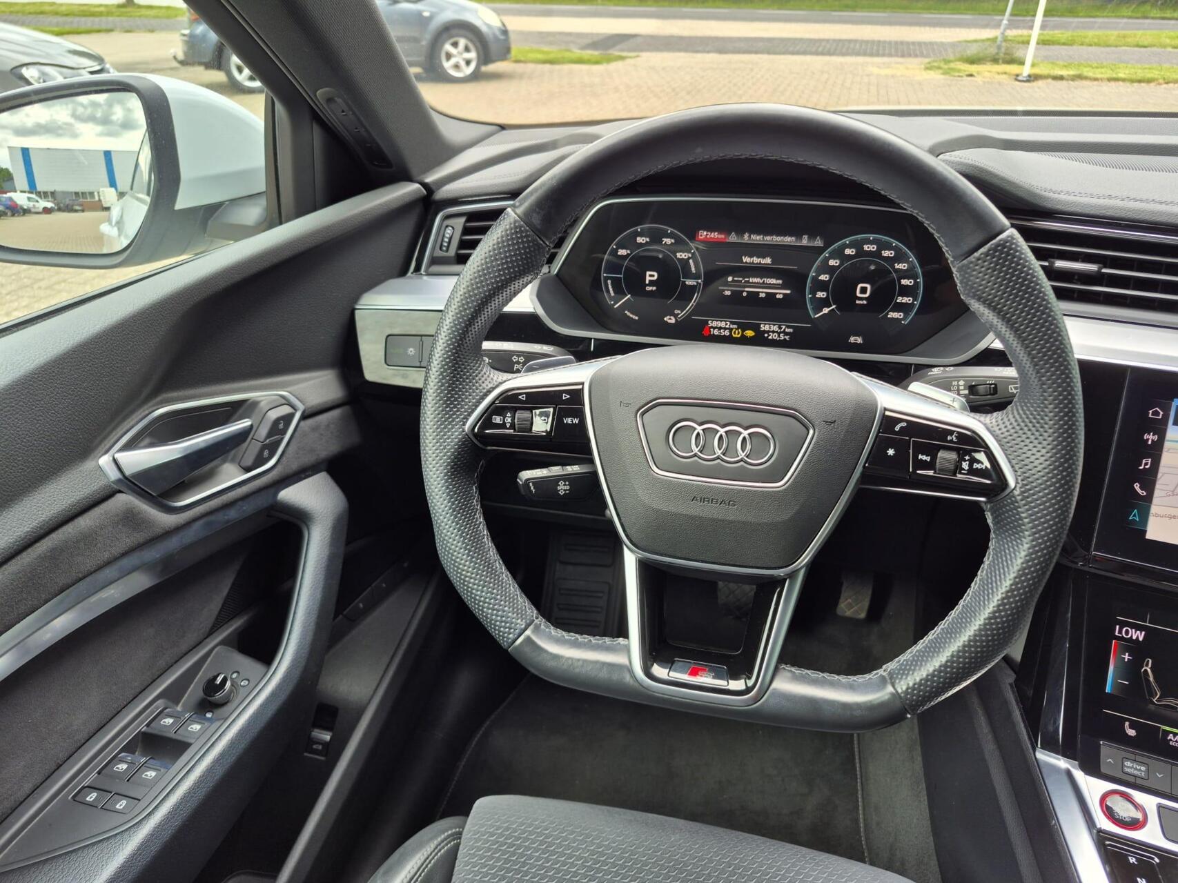 Foto van Audi E-tron S