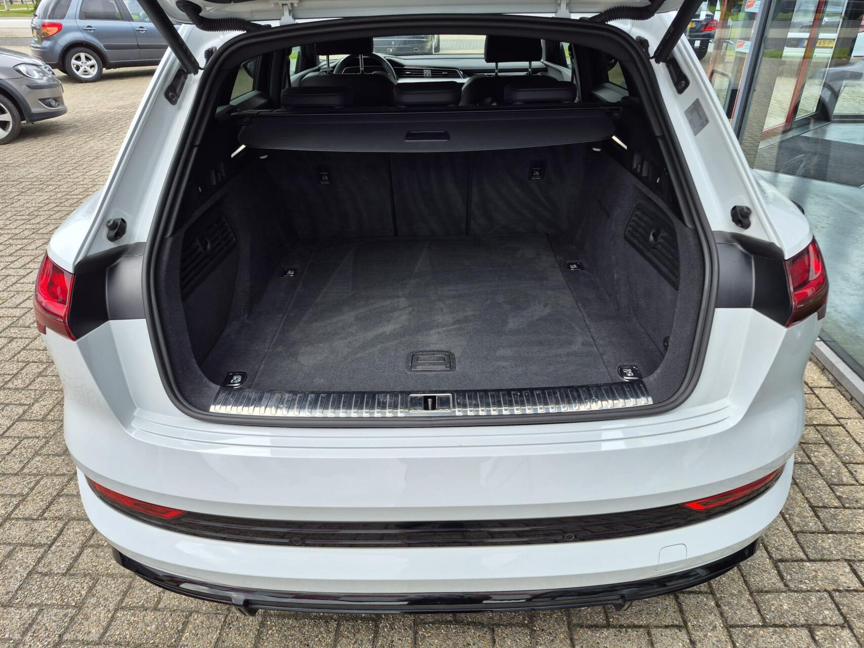 Foto van Audi E-tron S