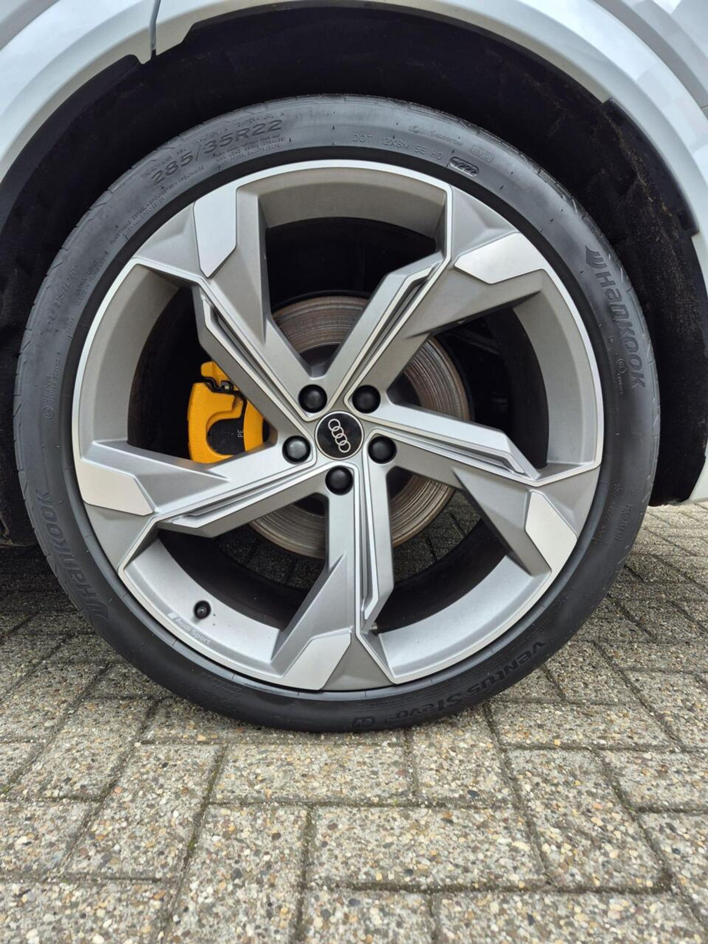 Foto van Audi E-tron S