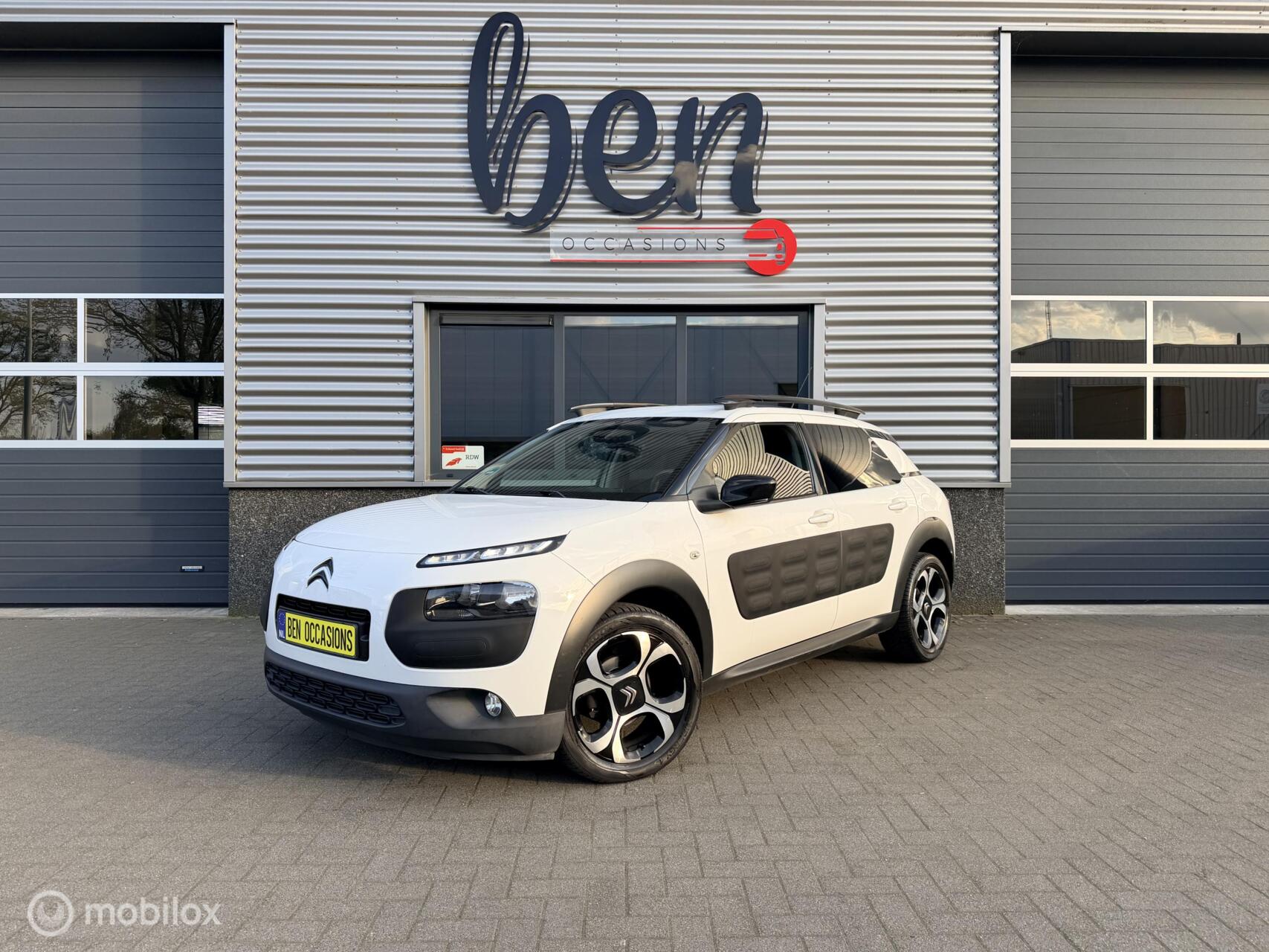 Citroen C4 Cactus 1.6 BlueHDi Feel  Camera Pano NAP 2015 - voorkant