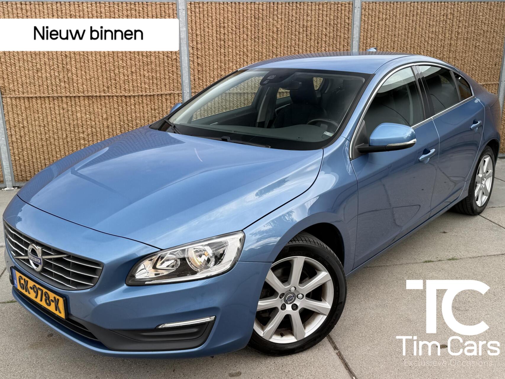 Volvo S60 2.0 T4 Momentum 190pk | Navigatiesysteem | Climate & cruise control | Trekhaak & 1800KG trekgewicht | Parkeersensoren achter | Parkeersensoren achter | Lichtmetalen velgen 2015 - voorkant