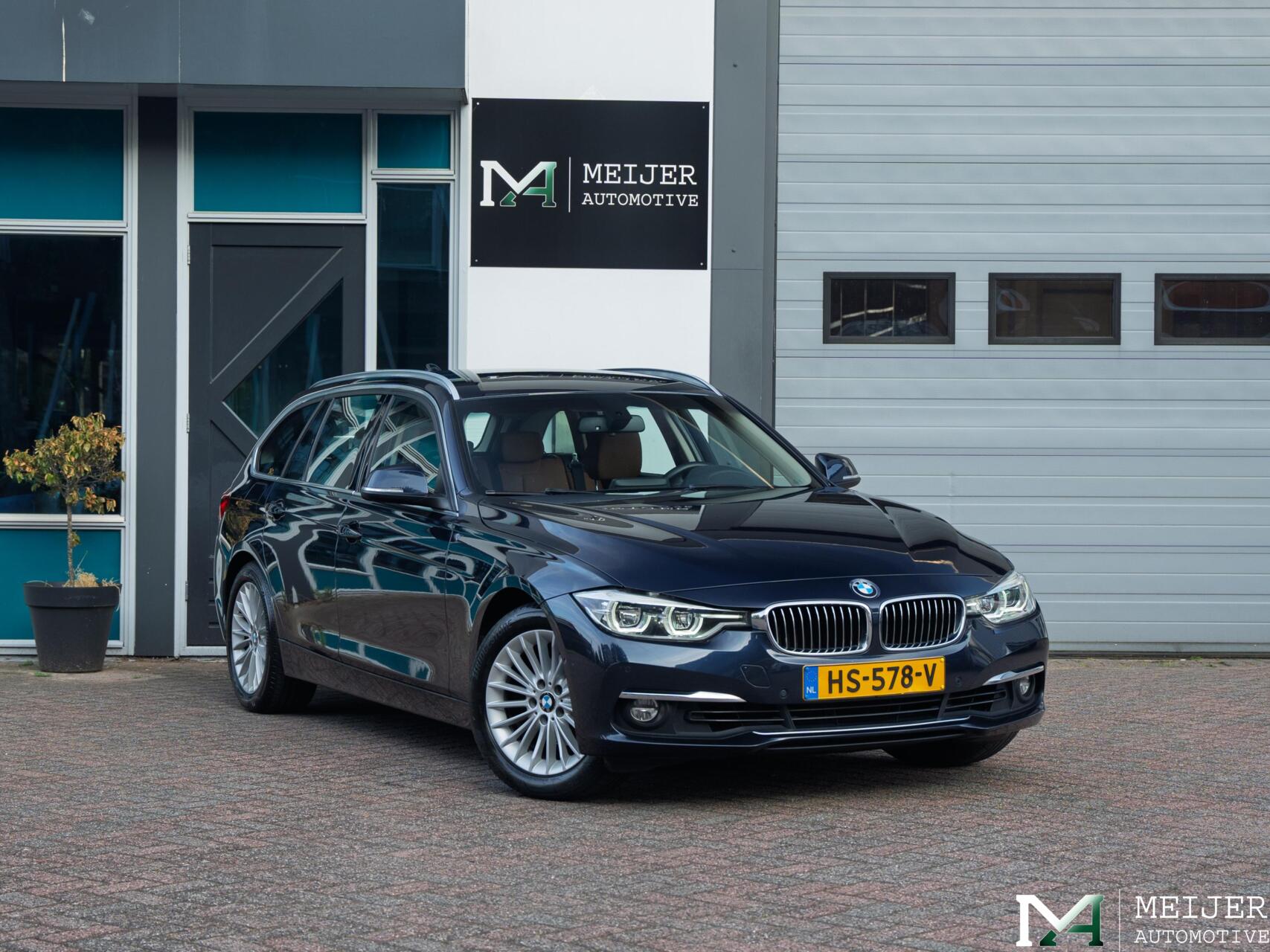 BMW 320i 320i Luxury 2016 - voorkant