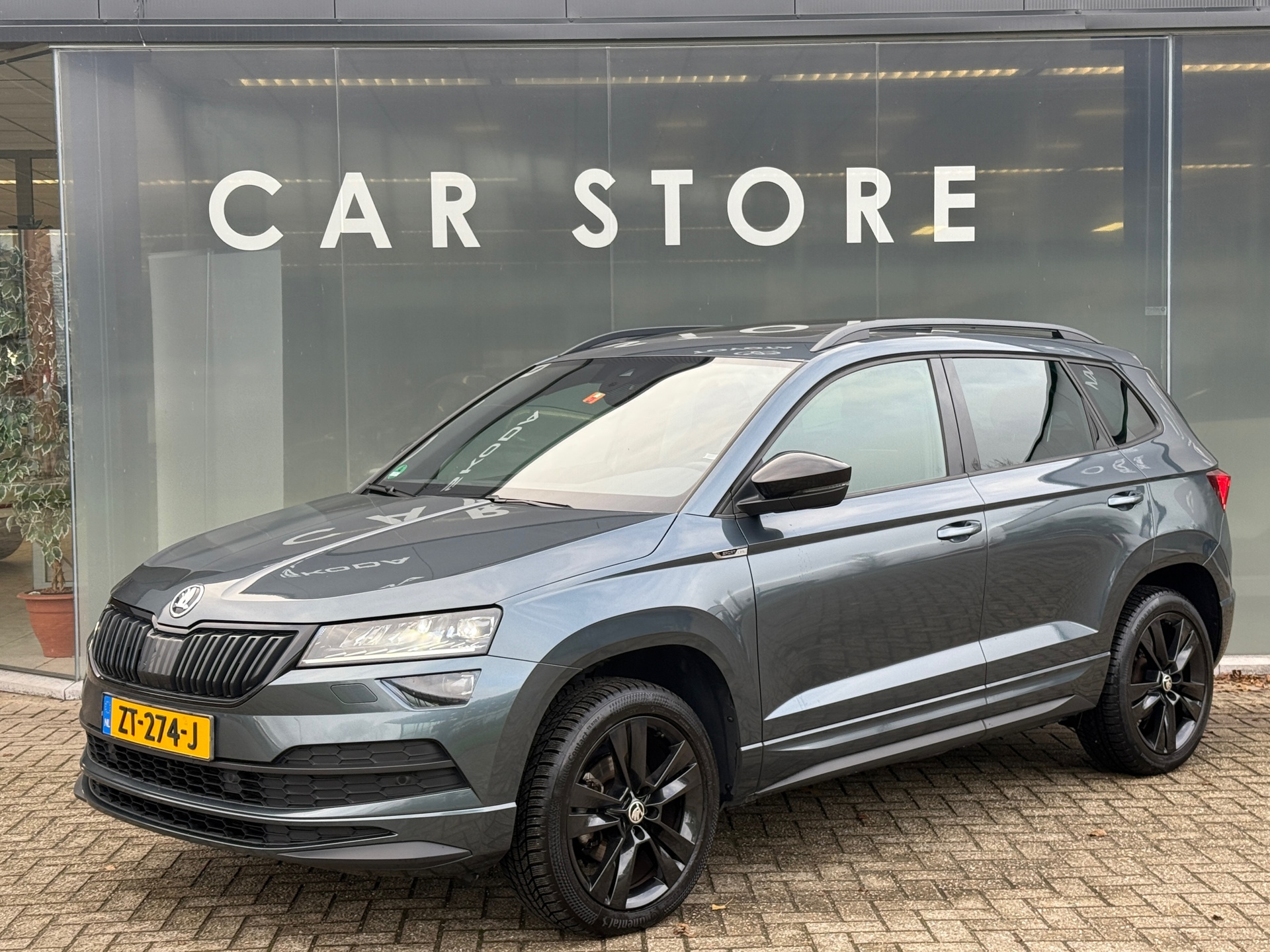Skoda Karoq 1.5 TSI DSG Sportline Pano|Sfeer|Canton|Dealer Onderhouden 2019 - voorkant