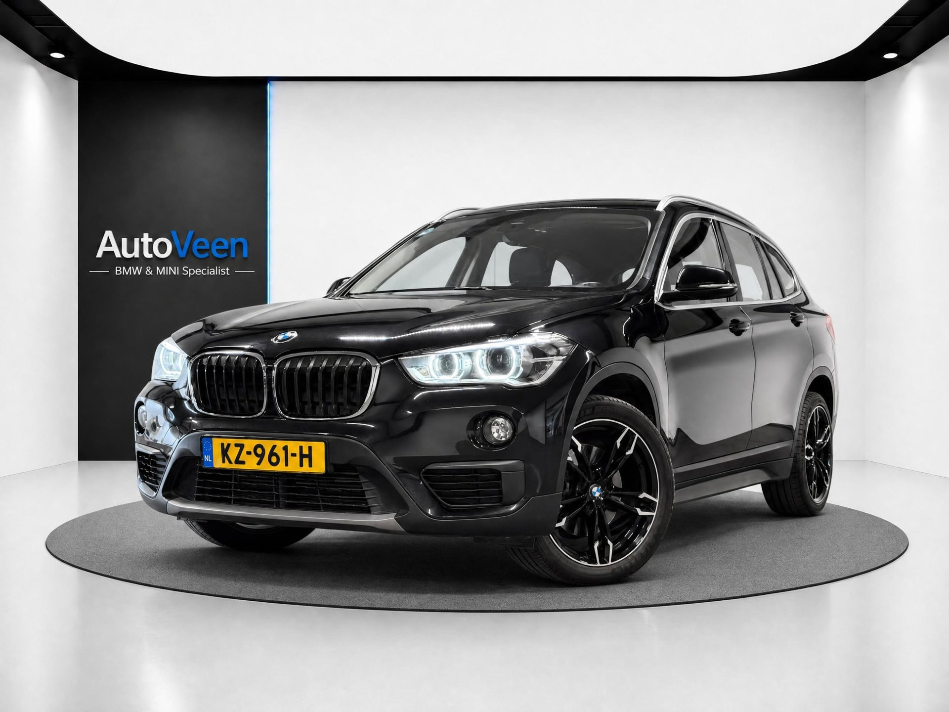 BMW X1 Sdrive20i SDrive20i Centennial High Executive (LED, LEDER, STOELVERWARMING, TREKHAAK) 2017 - voorkant