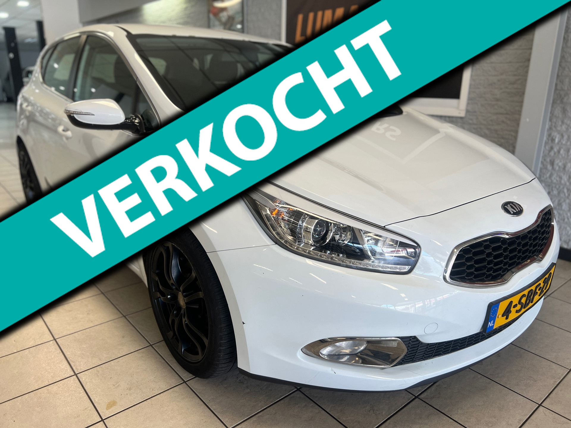 Kia Cee D 1.6 GDI 20th Anniversary | Carplay |Cruise | 135pk 2013 - voorkant