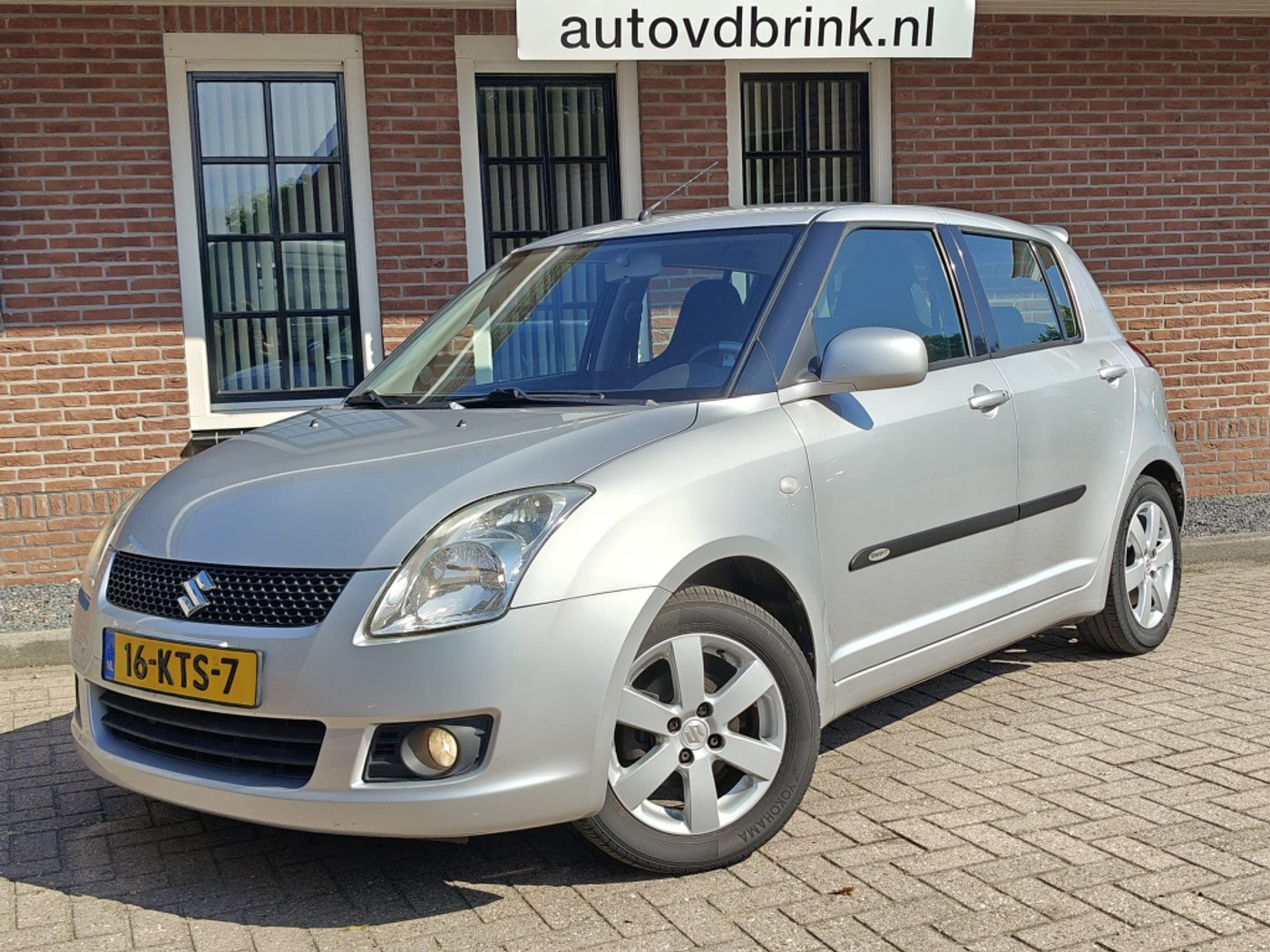 Suzuki Swift 1.3 Bandit, TREKHAAK / CLIMATE CONTROL / DEALER ONDERHOUDEN 2010 - voorkant
