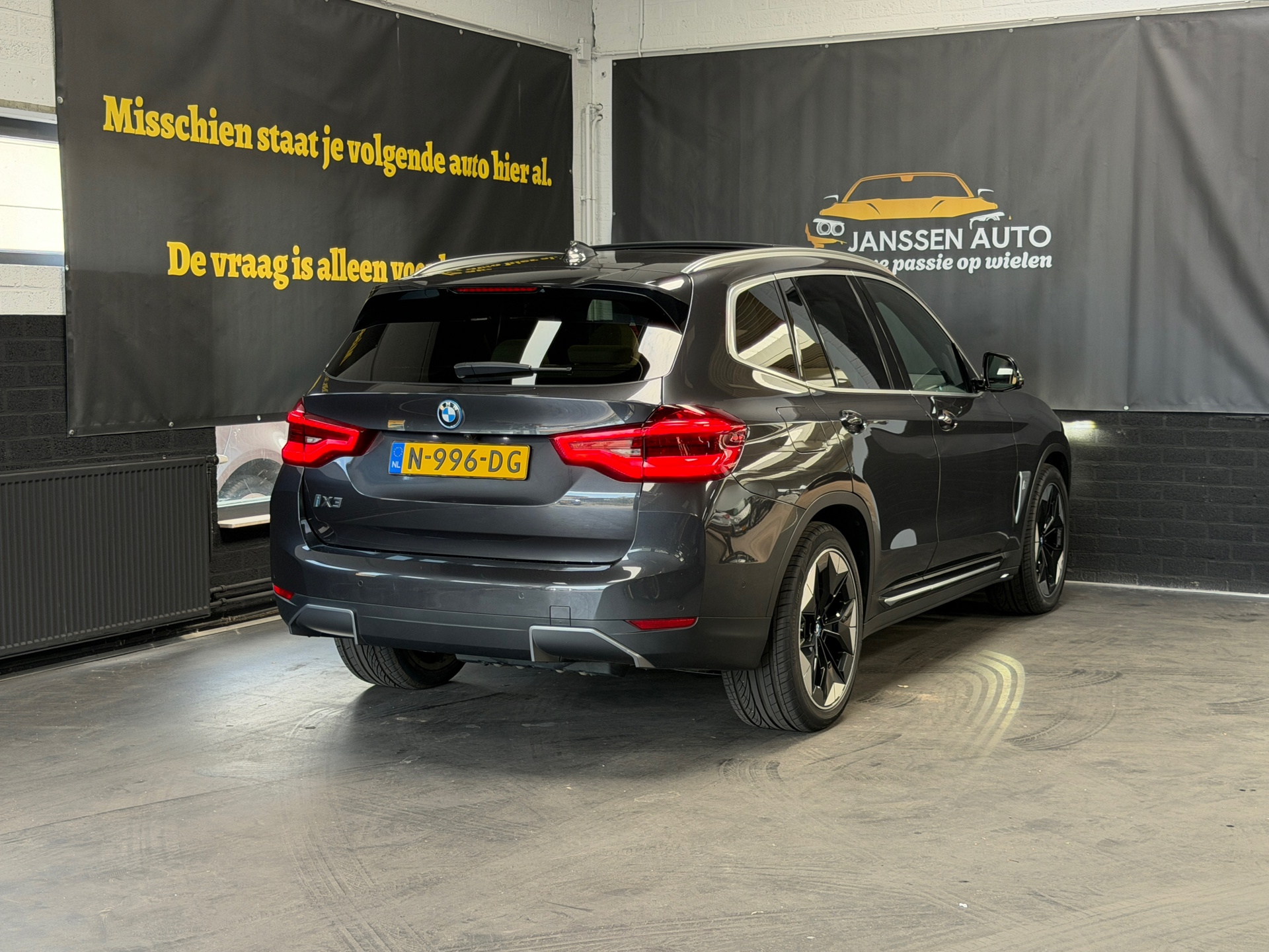 Foto van BMW Ix3