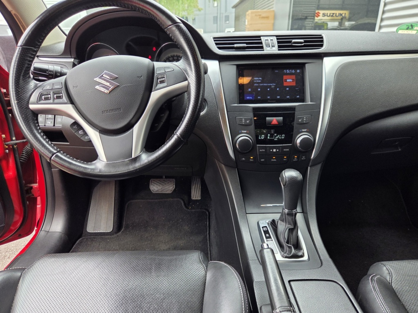 Foto van Suzuki Kizashi