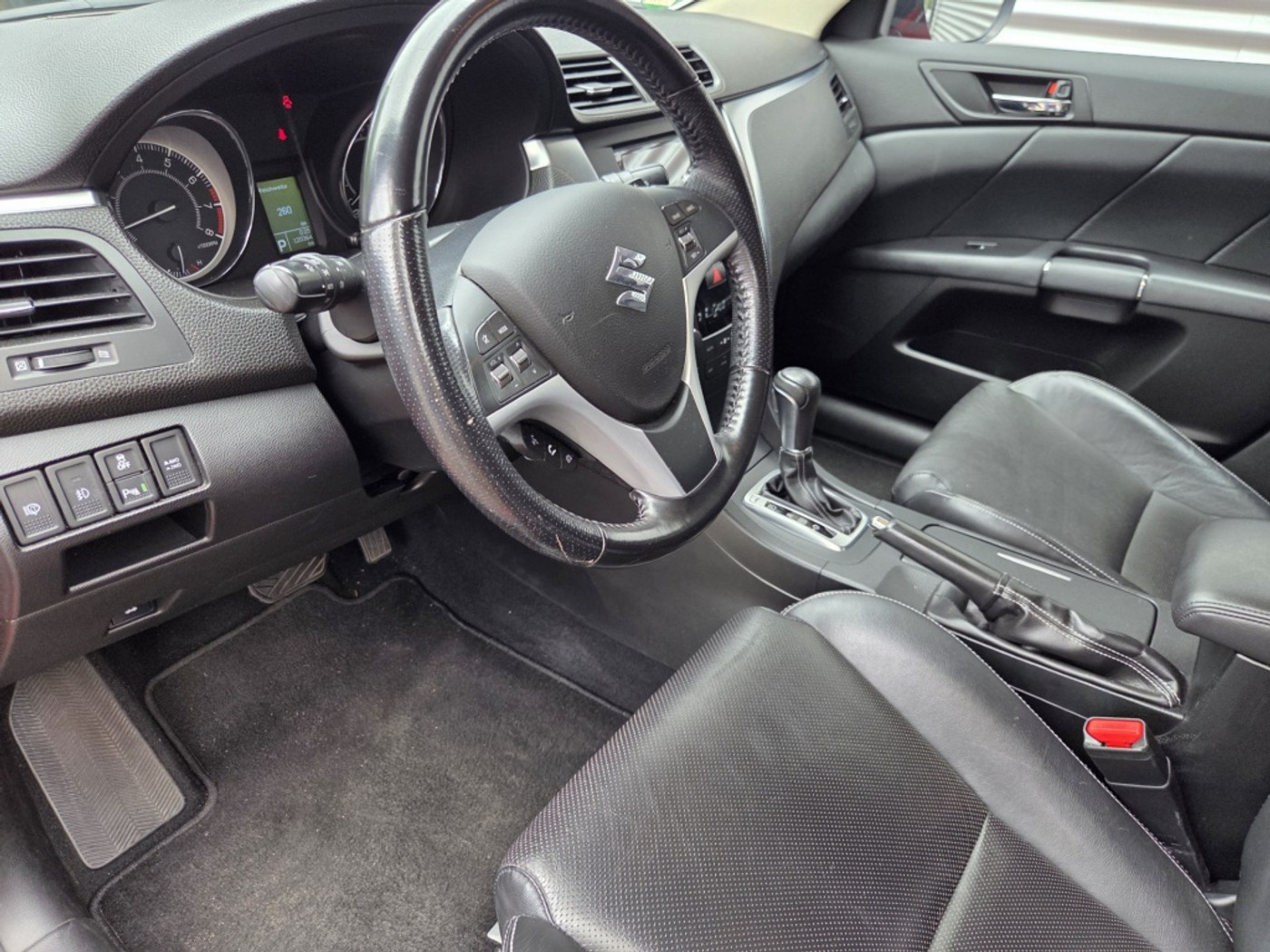 Foto van Suzuki Kizashi