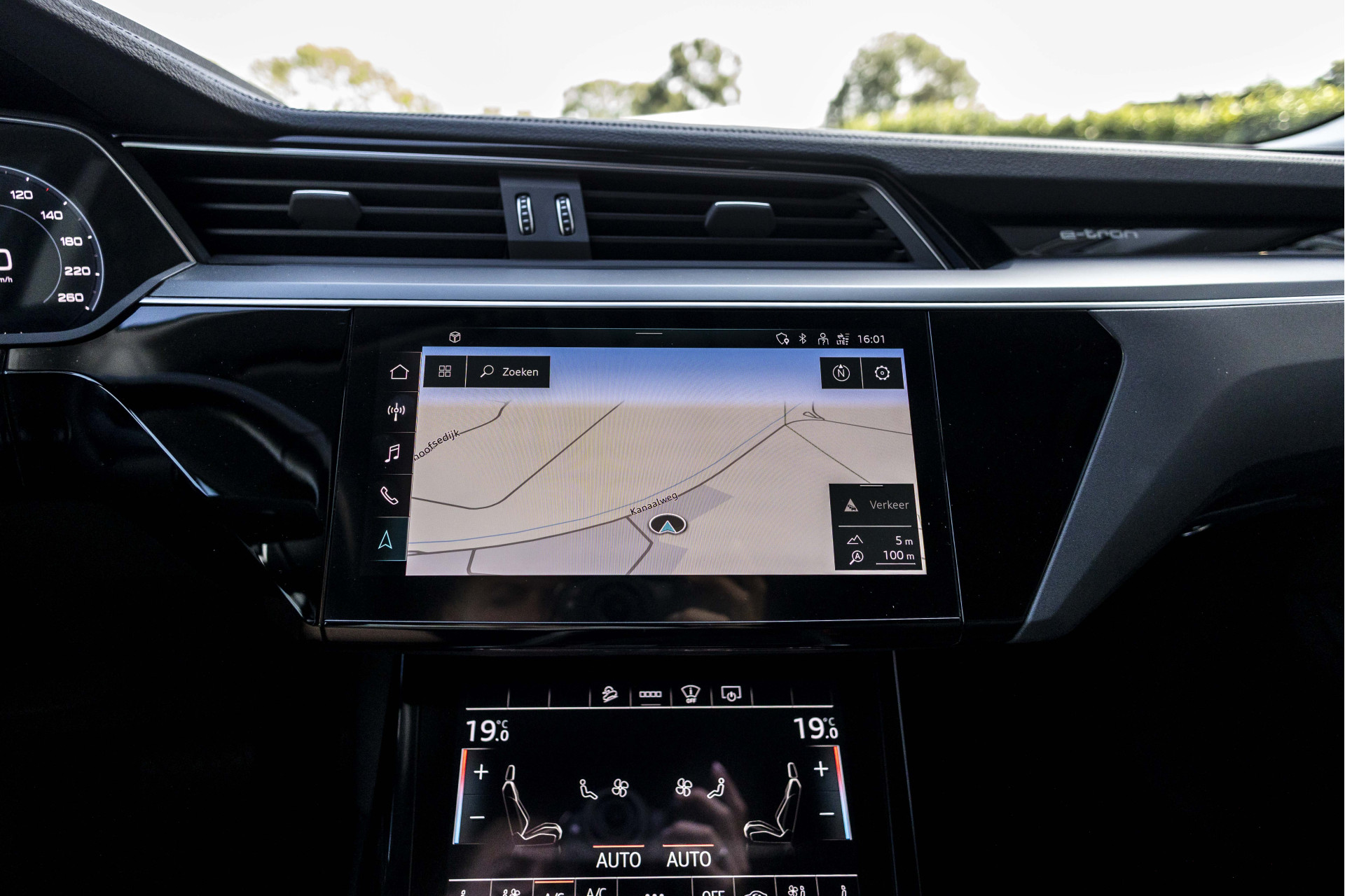 Foto van Audi E-tron 55