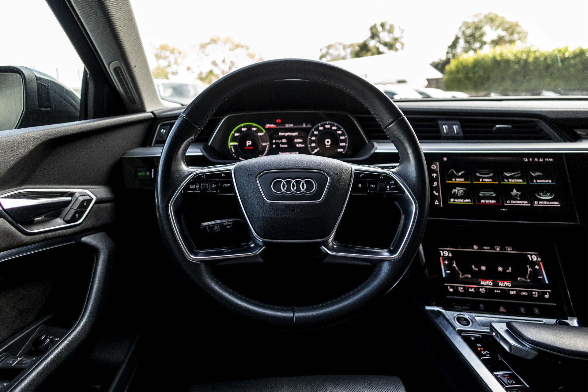 Foto van Audi E-tron 55