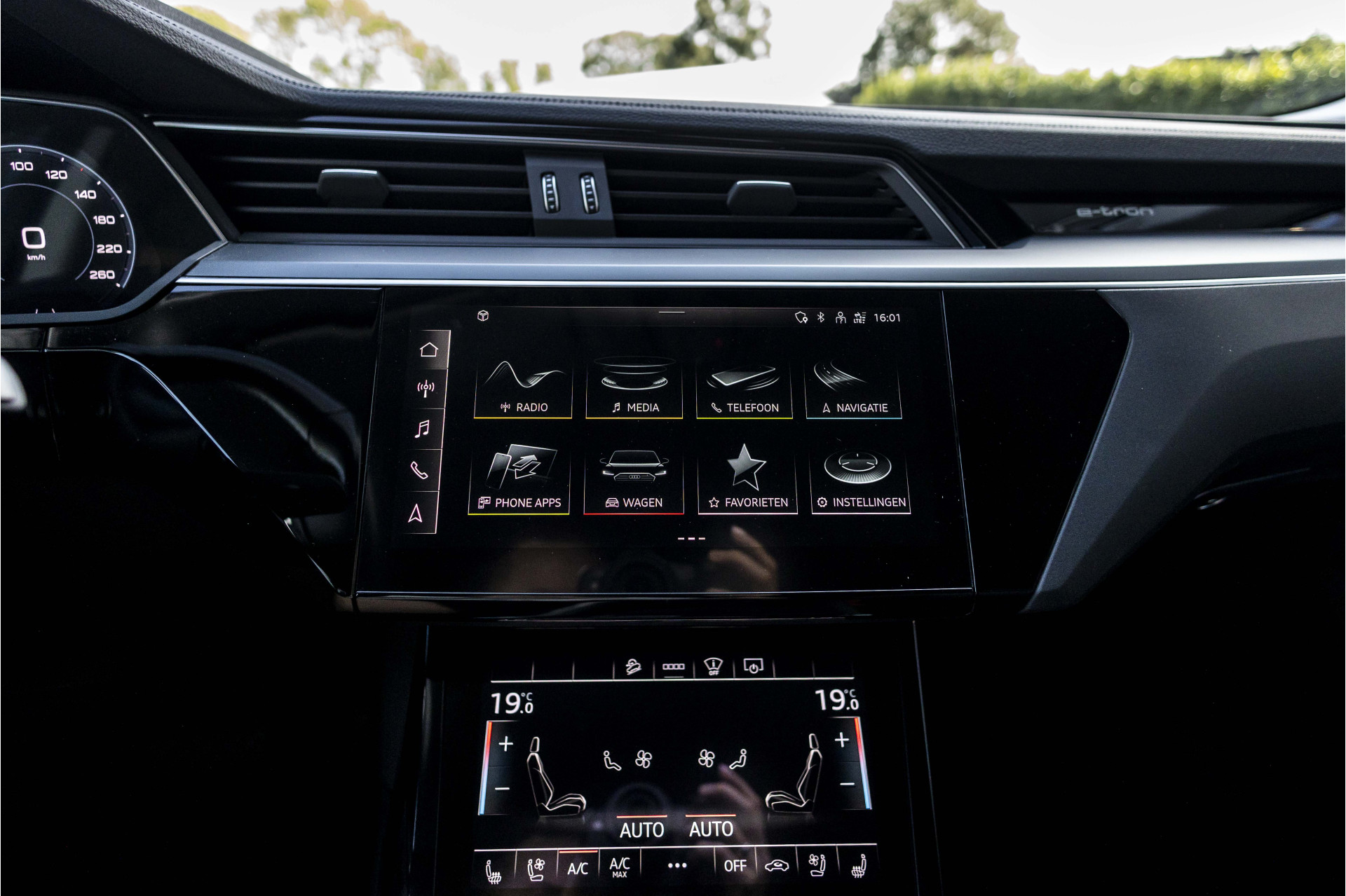 Foto van Audi E-tron 55
