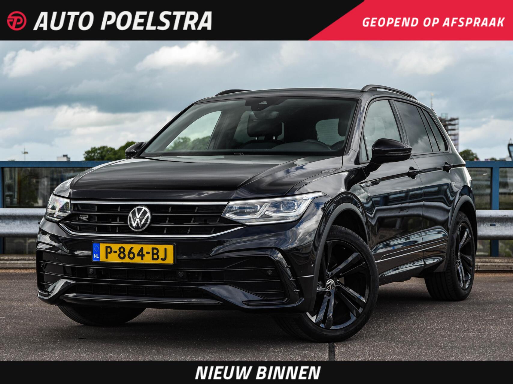 Volkswagen Tiguan 1.5 TSI 150 PK DSG R-Line Black Style | Trekhaak | Matrix LED IQ-Light | ACC | Camera | Stuur/Stoelverwarming | 19" | Dealeronderhouden 2021 - voorkant
