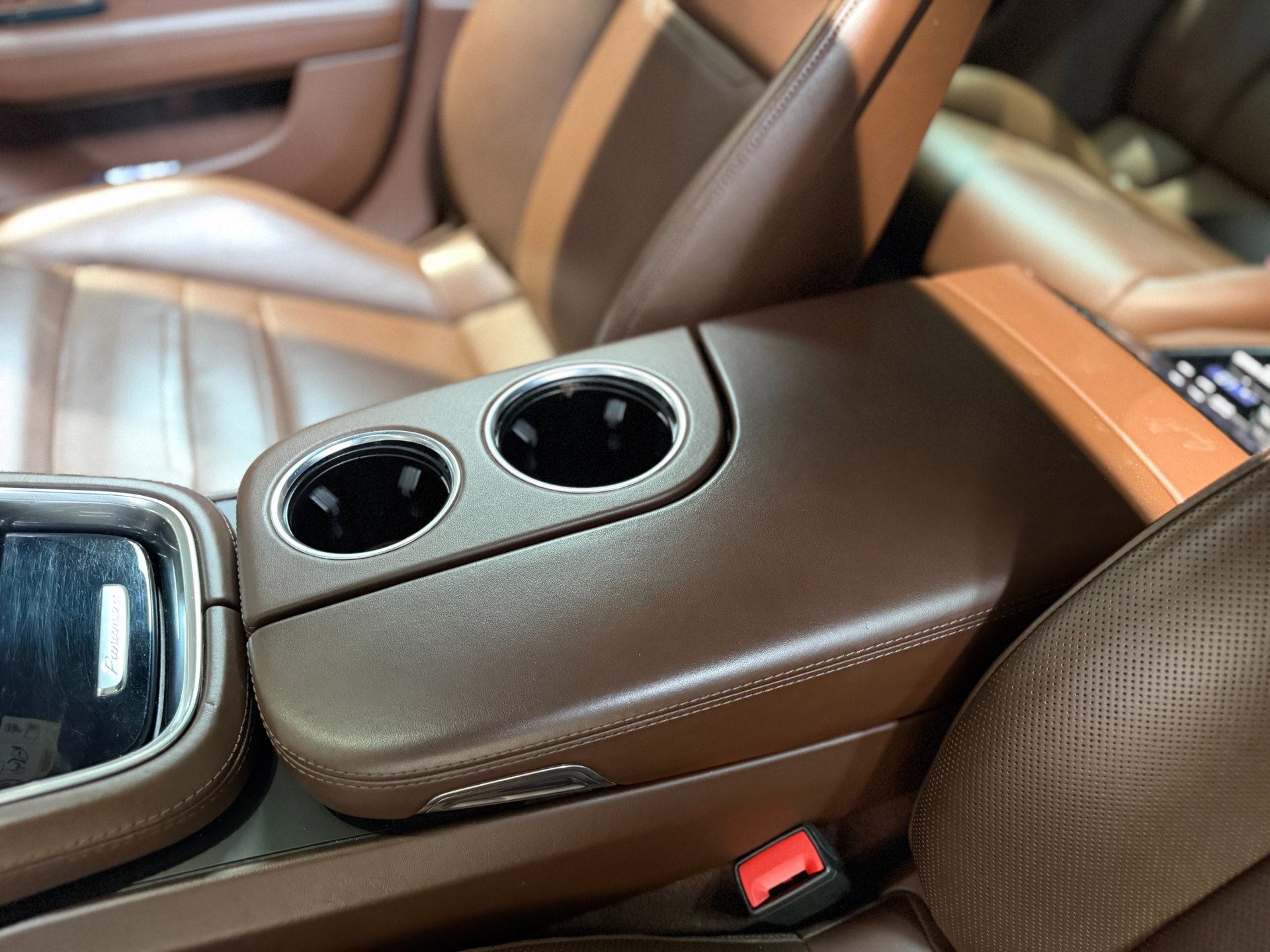 Foto van Porsche Panamera 4 E-hybrid