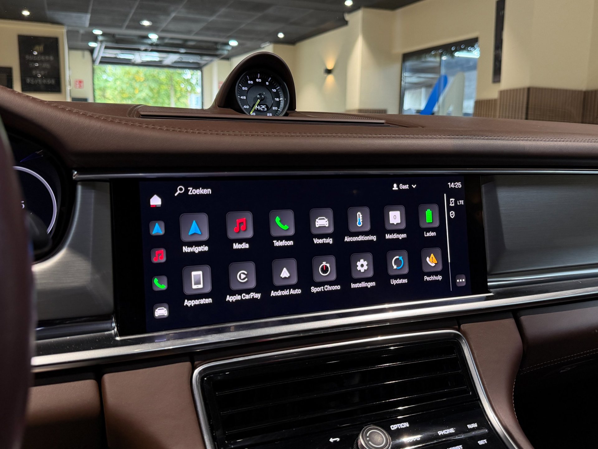 Foto van Porsche Panamera 4 E-hybrid
