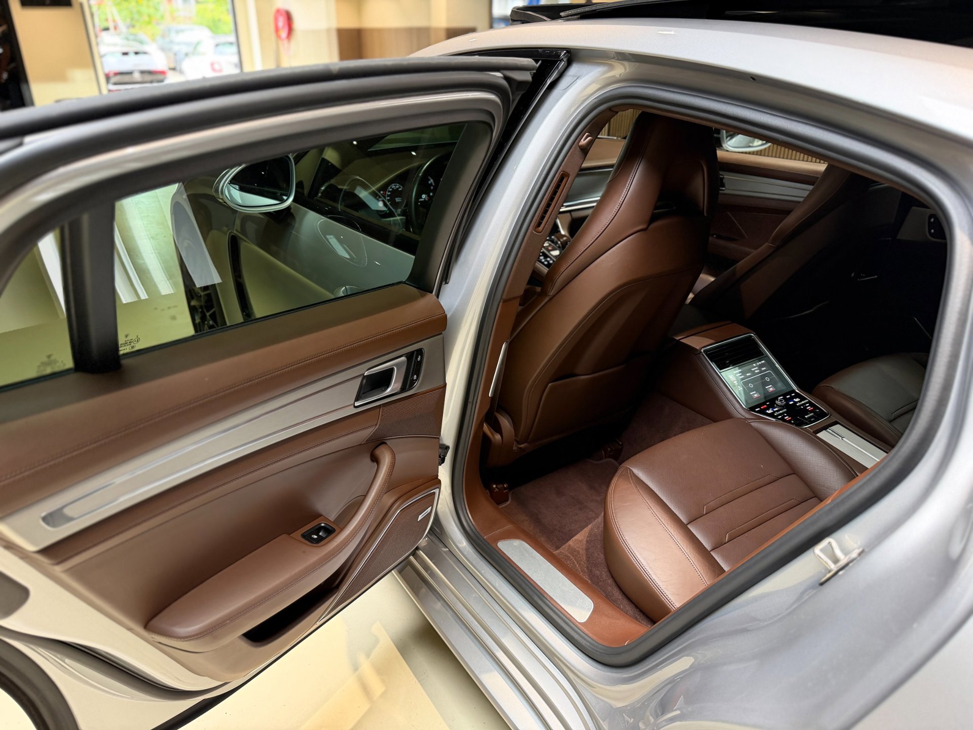 Foto van Porsche Panamera 4 E-hybrid