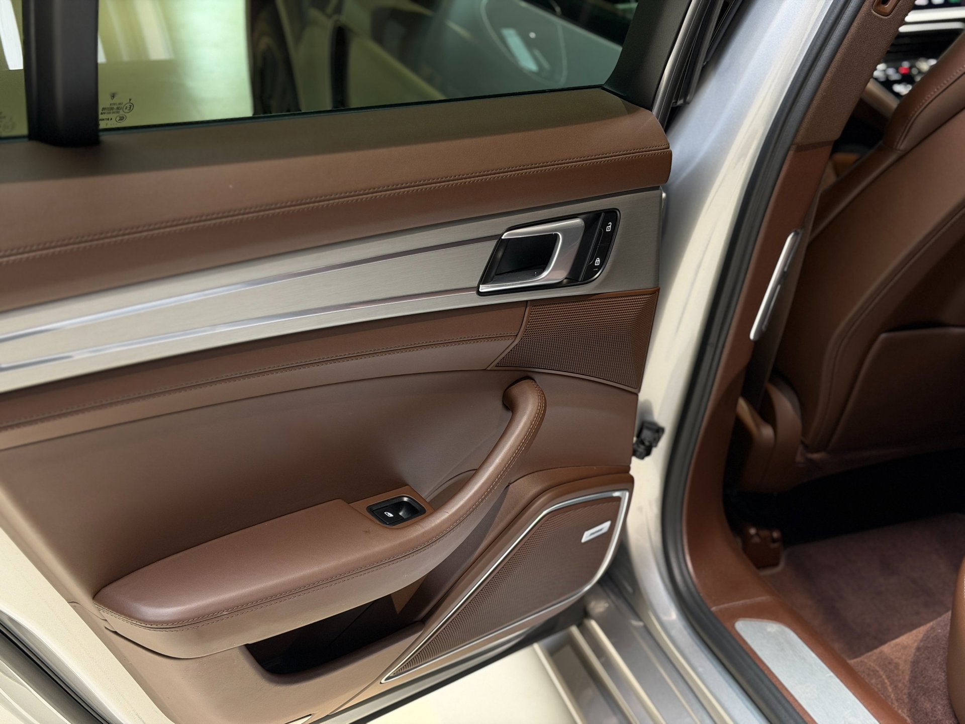 Foto van Porsche Panamera 4 E-hybrid