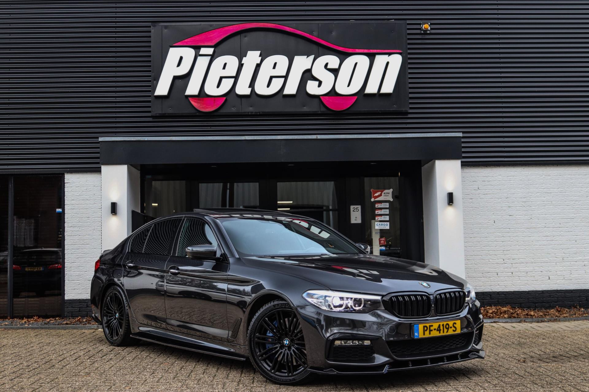 BMW 5-serie 540i Executive 2017 - voorkant