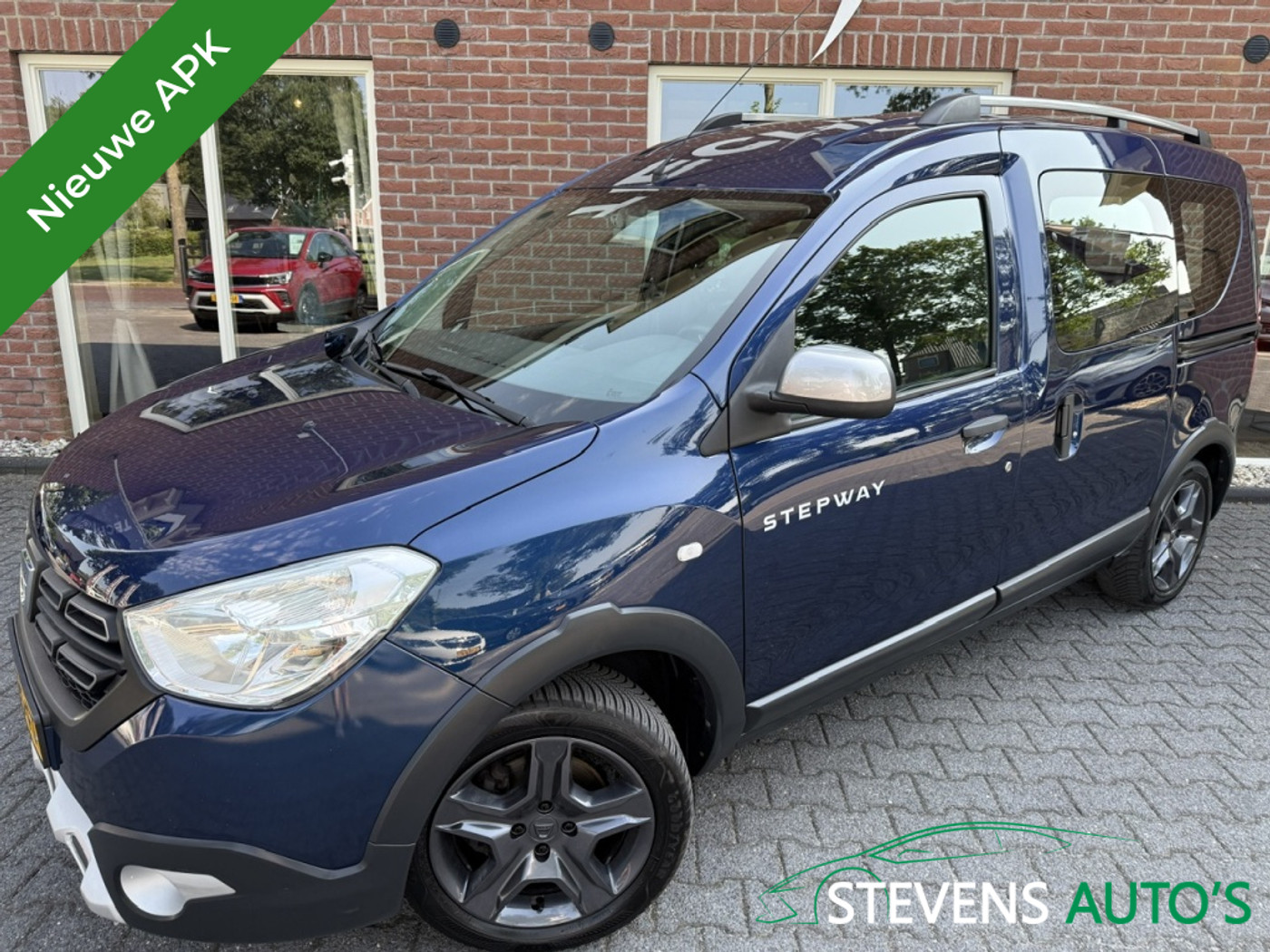Dacia Dokker 1.2 TCe S&S Ambiance NIEUWE APK / RIJDT GOED / AIRCO / NAVI / TREKHAAK 2017 - voorkant